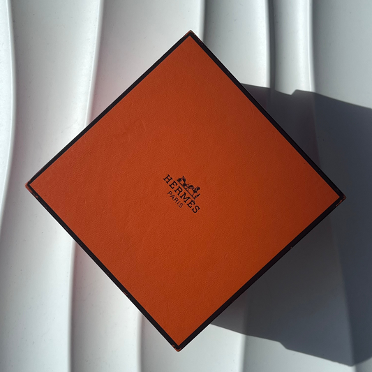 HERMÈS PARIS ORANGE WATCH BOX WITH WOODEN INTERIOR AND WATCH CUSHION