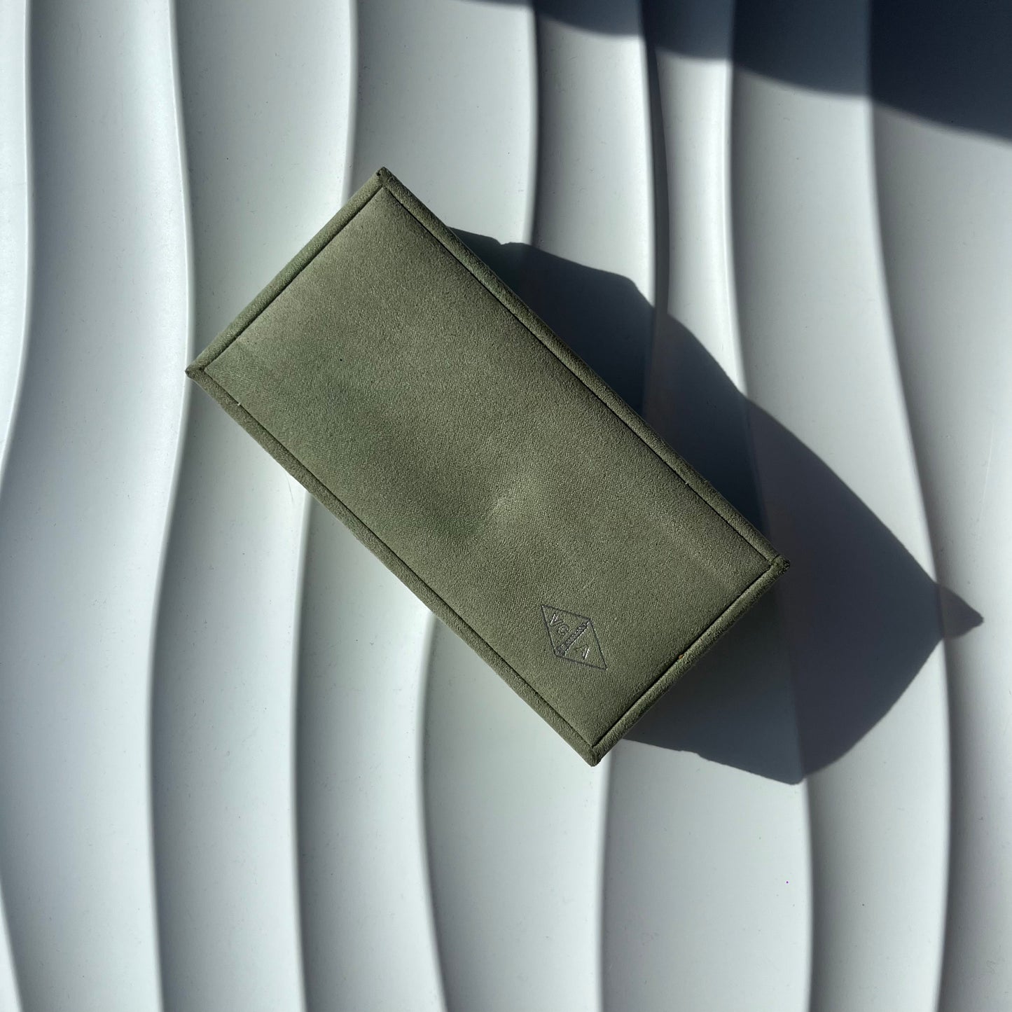 VAN CLEEF & ARPELS GREEN SUEDE JEWELRY PRESENTATION BOX