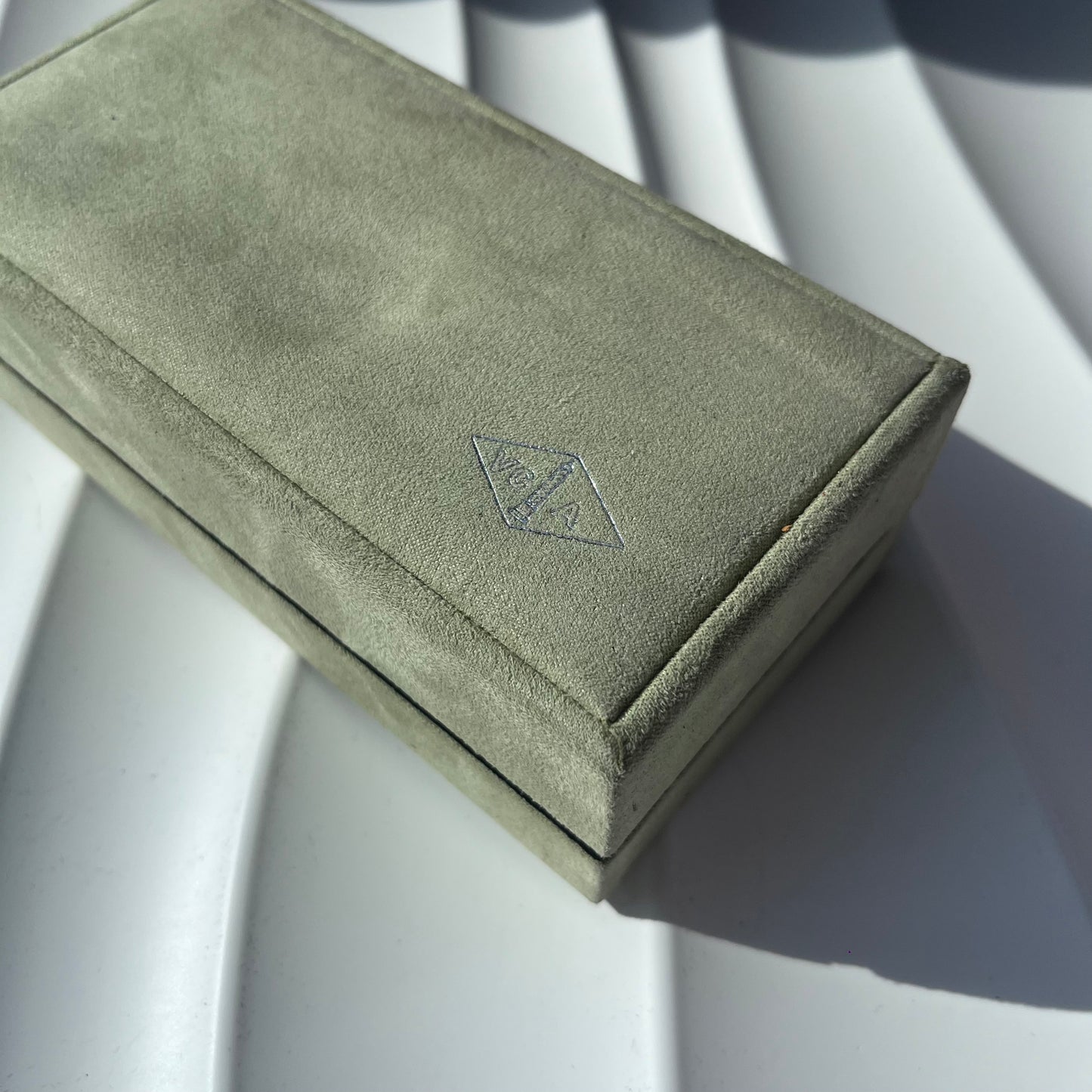 VAN CLEEF & ARPELS GREEN SUEDE JEWELRY PRESENTATION BOX