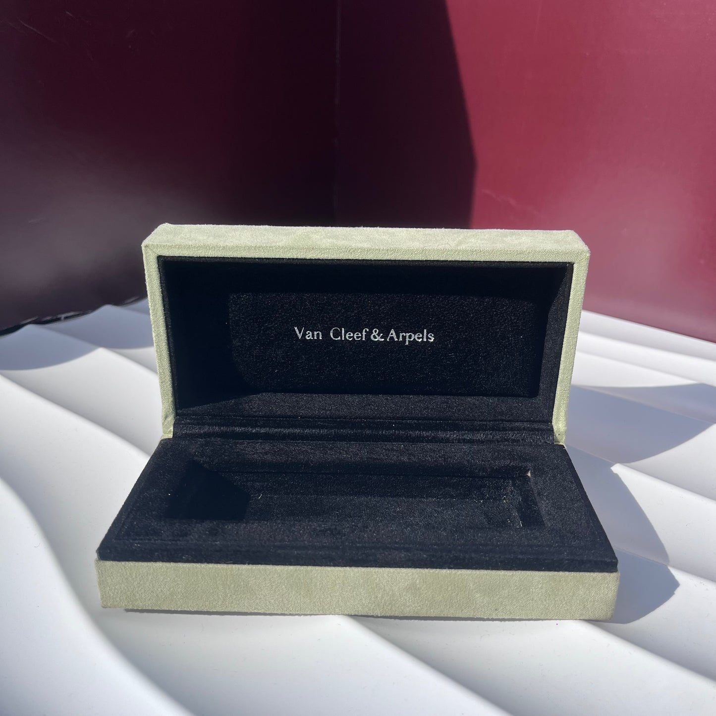 VAN CLEEF & ARPELS GREEN SUEDE JEWELRY PRESENTATION BOX