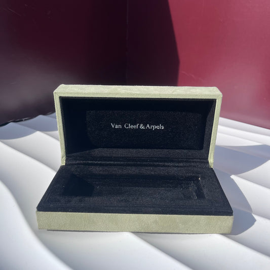 VAN CLEEF & ARPELS GREEN SUEDE JEWELRY PRESENTATION BOX