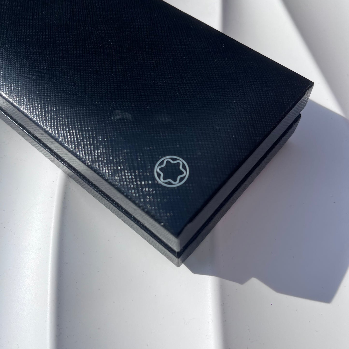 MONTBLANC PEN PRESENTATION BOX BLACK WITH WHITE INTERIOR