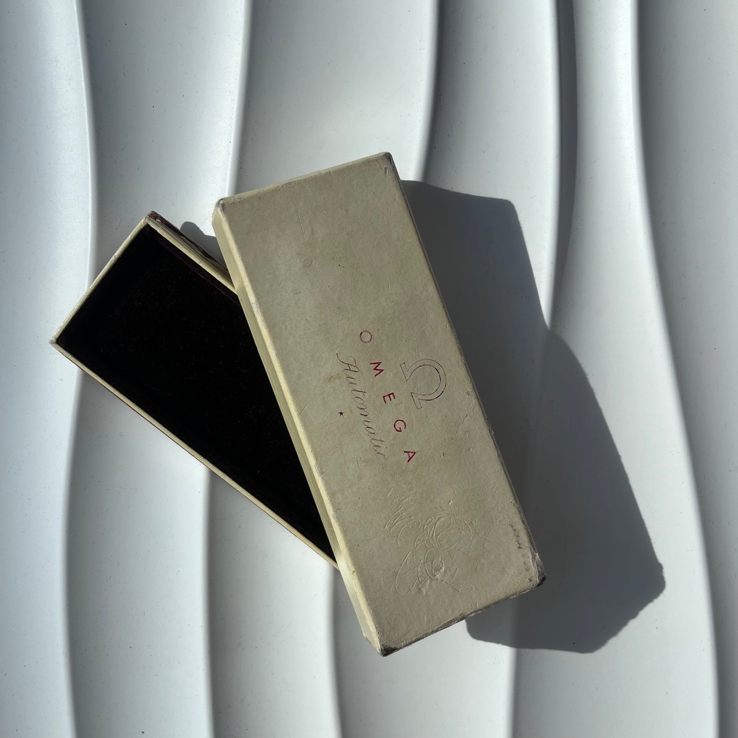 OMEGA AUTOMATIC VINTAGE WATCH BOX PRESENTATION CASE
