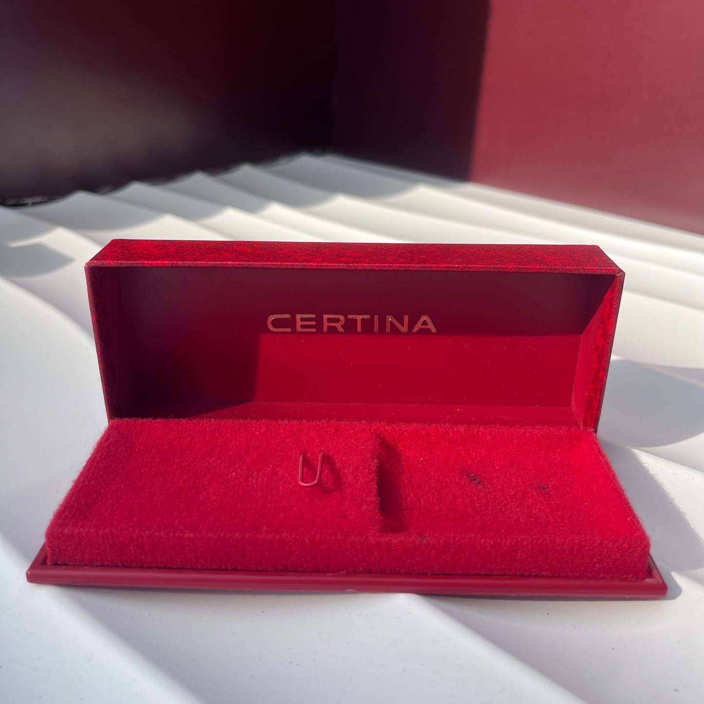 CERTINA VINTAGE WATCH BOX PRESENTATION CASE RED MARBLE FINISH