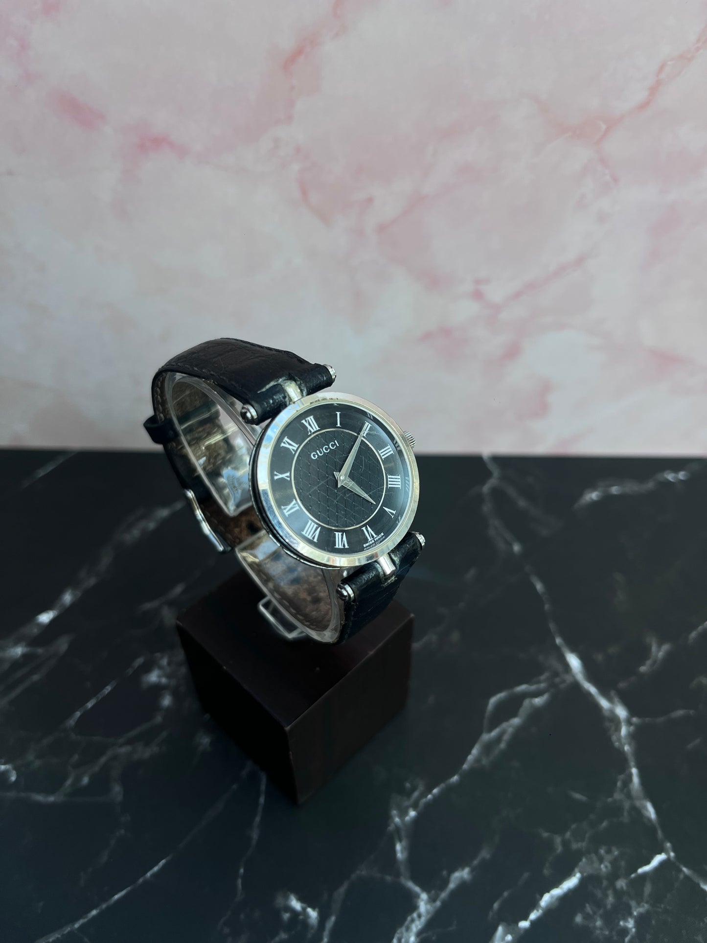 GUCCI BLACK ROMAN LINEN DIAL QUARTZ SWISS PRELOVED WATCH