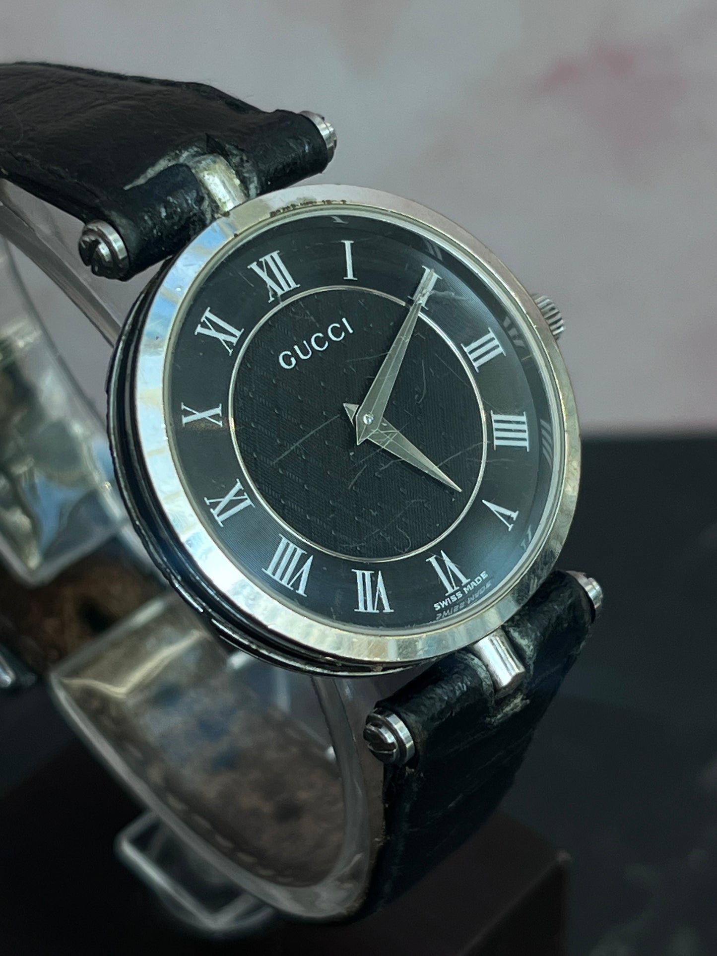 GUCCI BLACK ROMAN LINEN DIAL QUARTZ SWISS PRELOVED WATCH