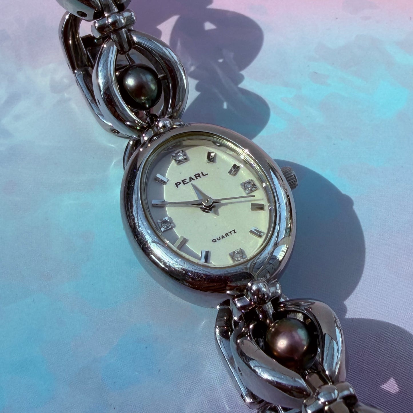 PEARL QUARTZ OVAL DIAL JAPAN PRE-LOVED WATCH