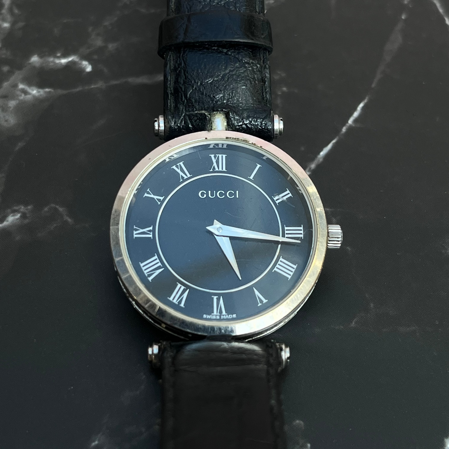 GUCCI BLACK ROMAN LINEN DIAL QUARTZ SWISS PRELOVED WATCH