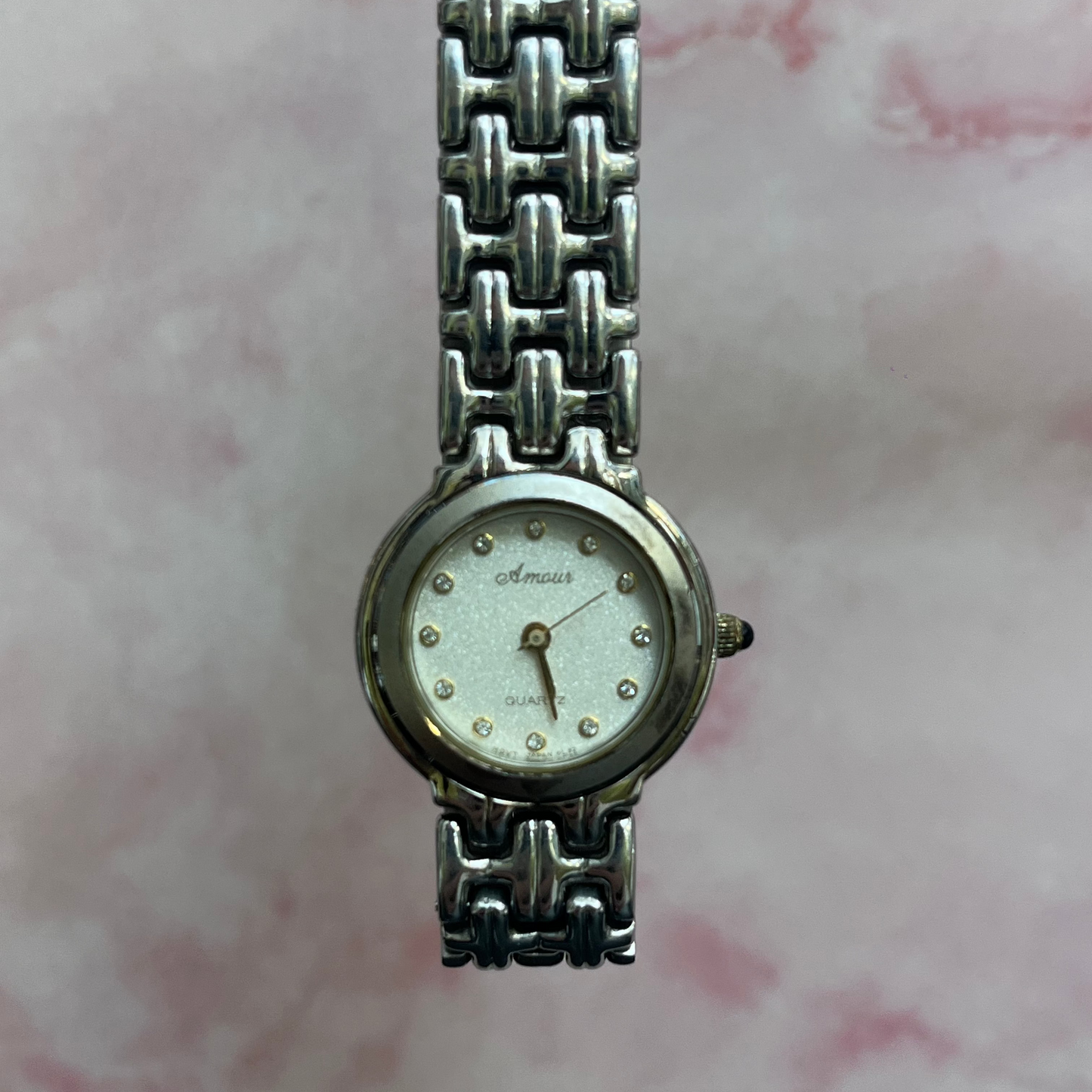 AMOUR MOTHER OF PEARL QUARTZ CRYSTAL DIAL JAPAN PRELOVED WATCH
