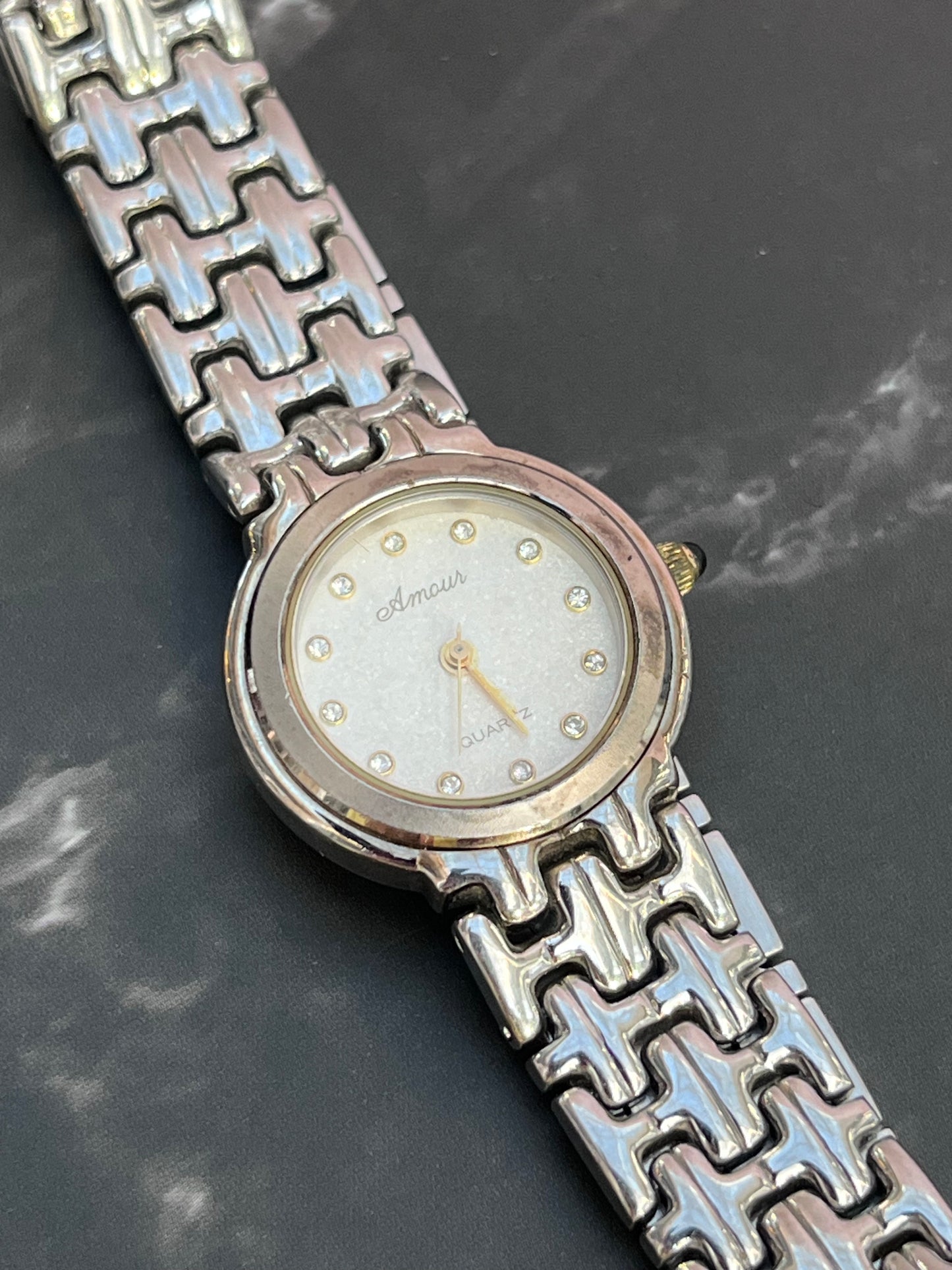 AMOUR MOTHER OF PEARL QUARTZ CRYSTAL DIAL JAPAN PRELOVED WATCH