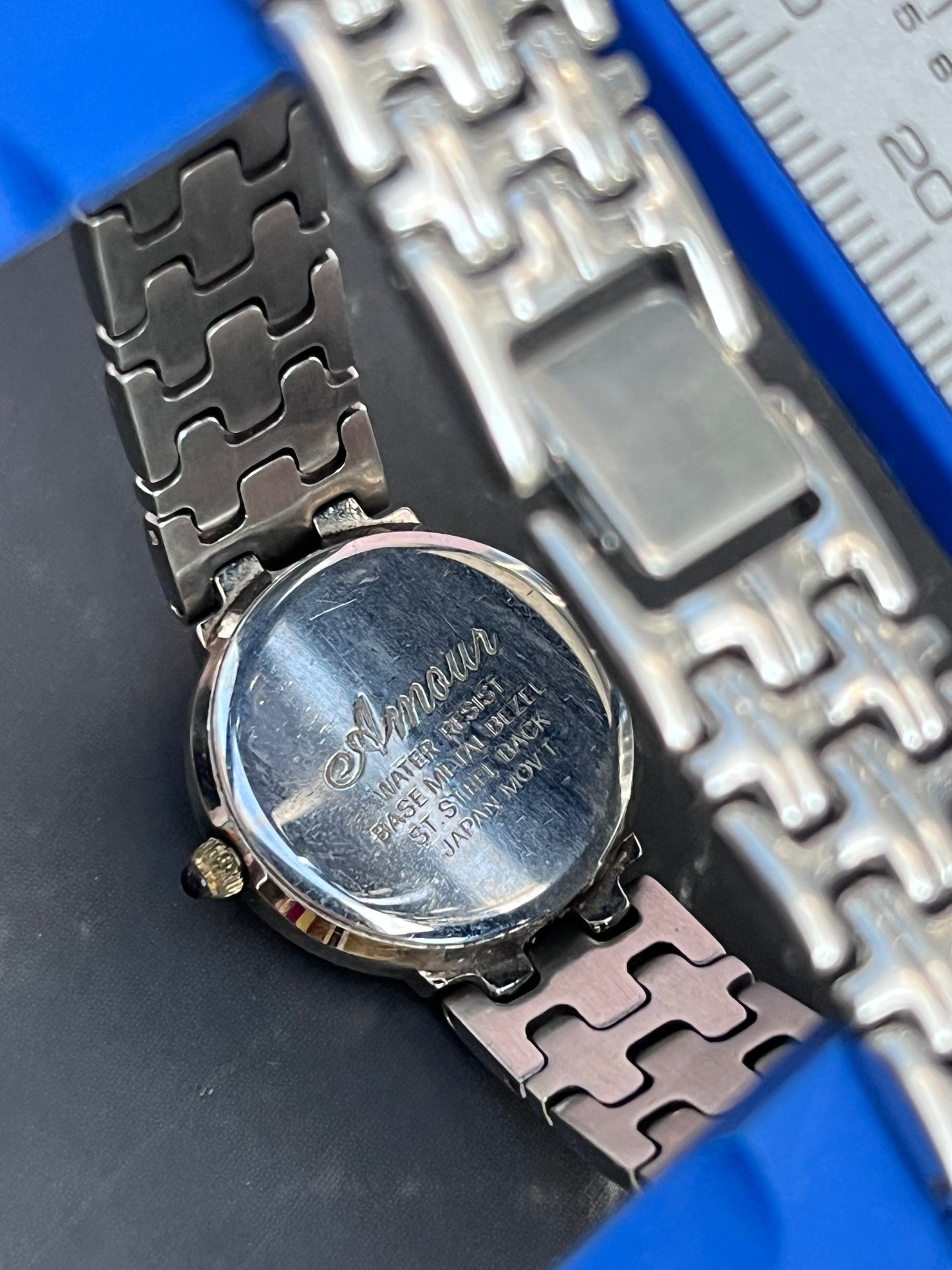 AMOUR MOTHER OF PEARL QUARTZ CRYSTAL DIAL JAPAN PRELOVED WATCH