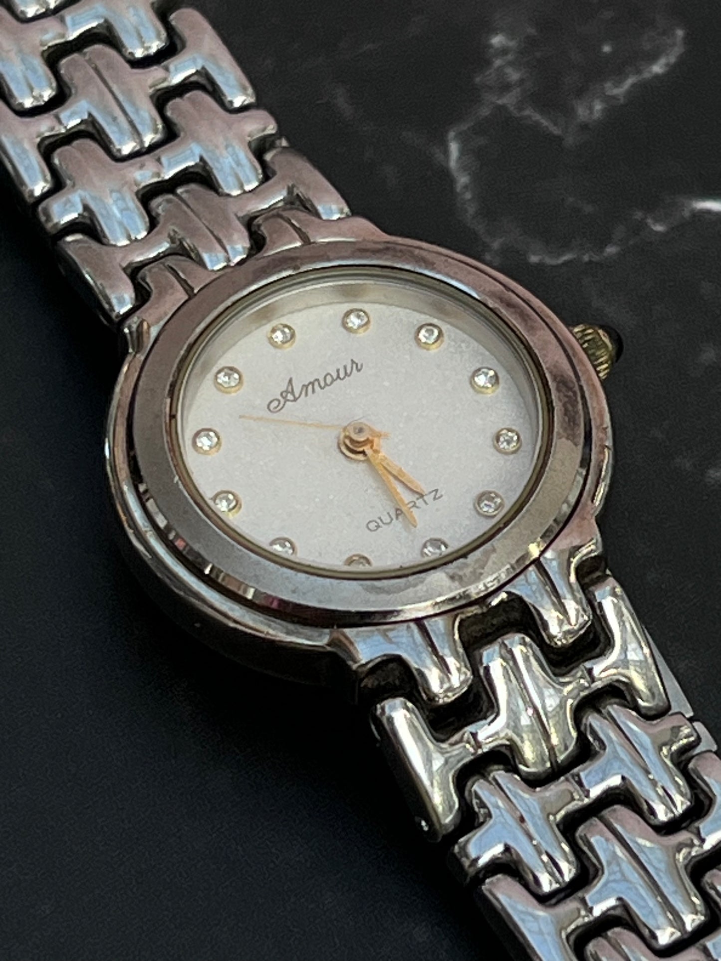 AMOUR MOTHER OF PEARL QUARTZ CRYSTAL DIAL JAPAN PRELOVED WATCH