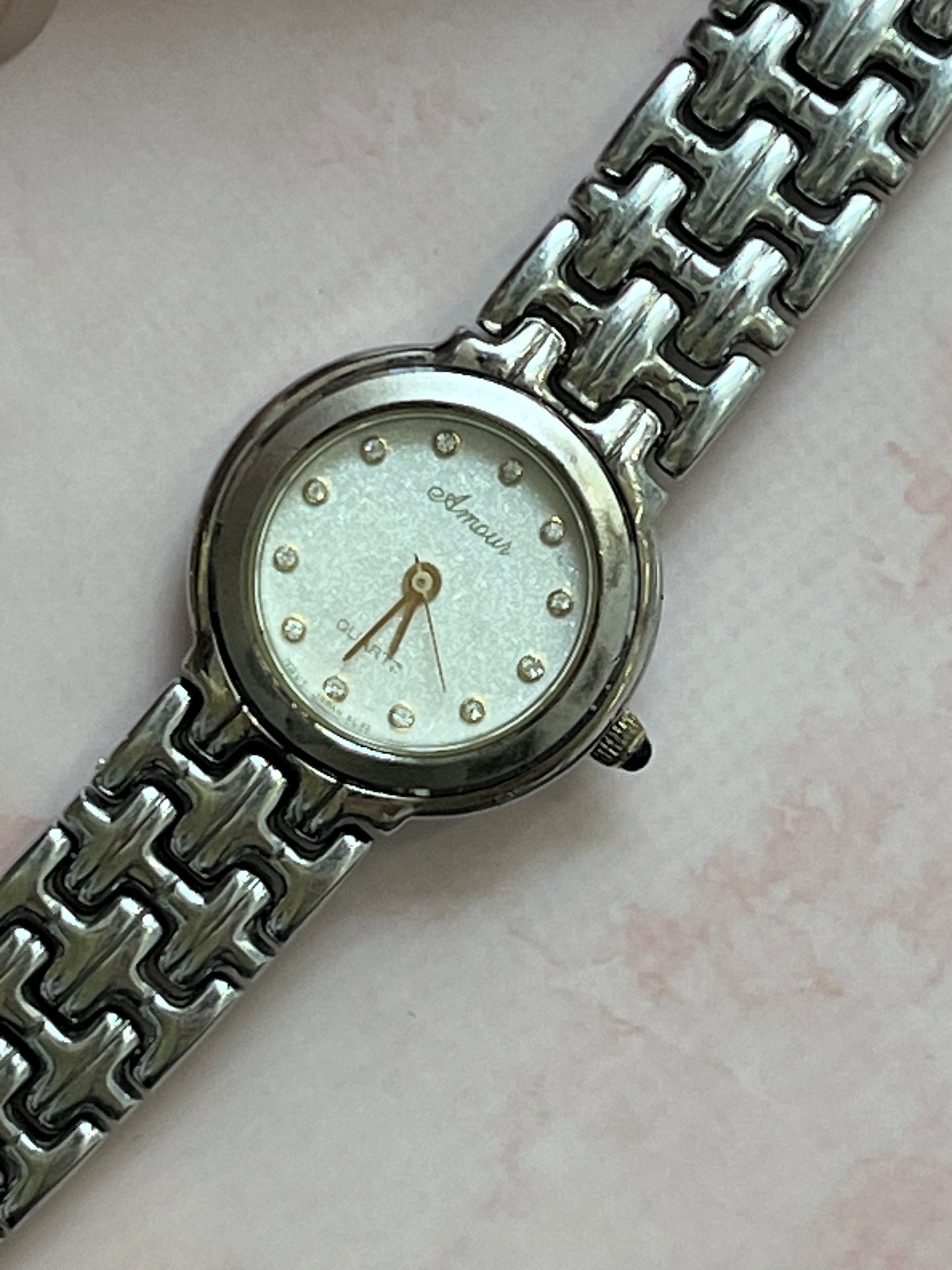 AMOUR MOTHER OF PEARL QUARTZ CRYSTAL DIAL JAPAN PRELOVED WATCH