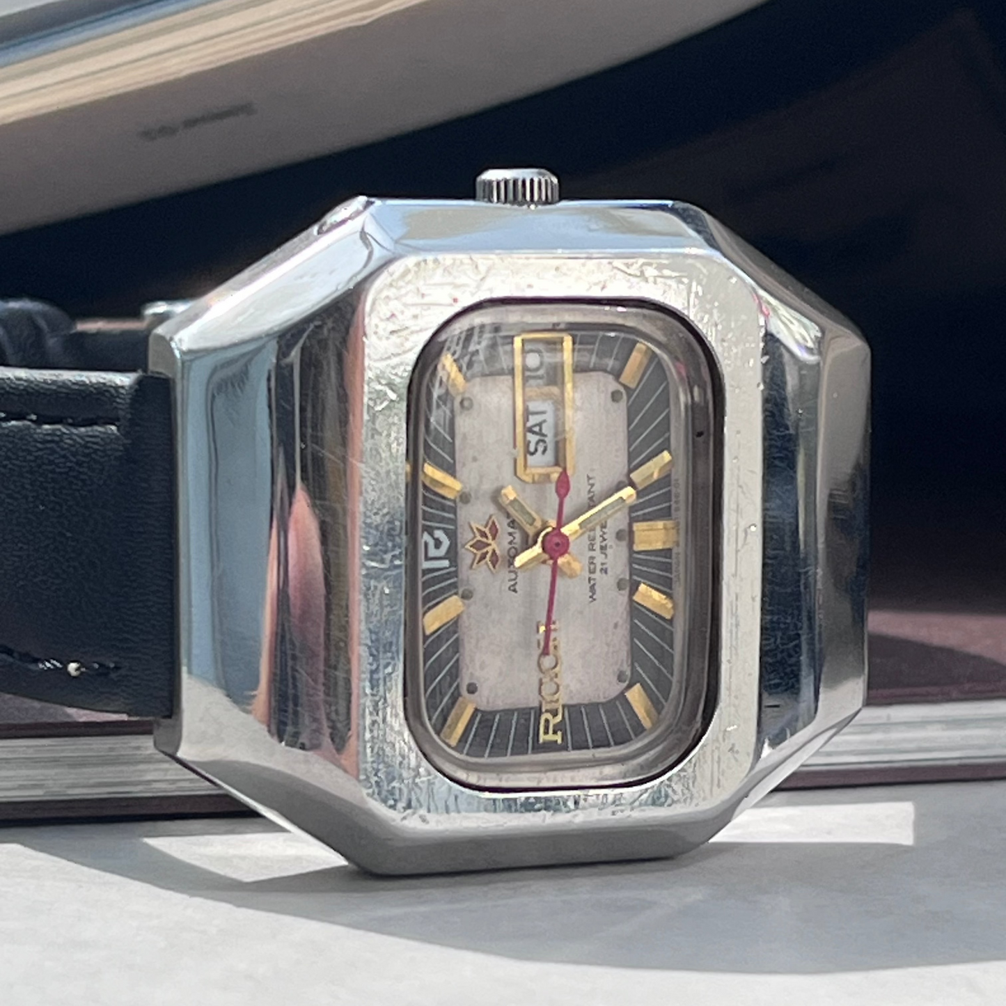 RICOH AUTOMATIC DAY-DATE 21 JEWELS TV SHAPE STAINLESS STEEL JAPAN PRE-LOVED VINTAGE WATCH