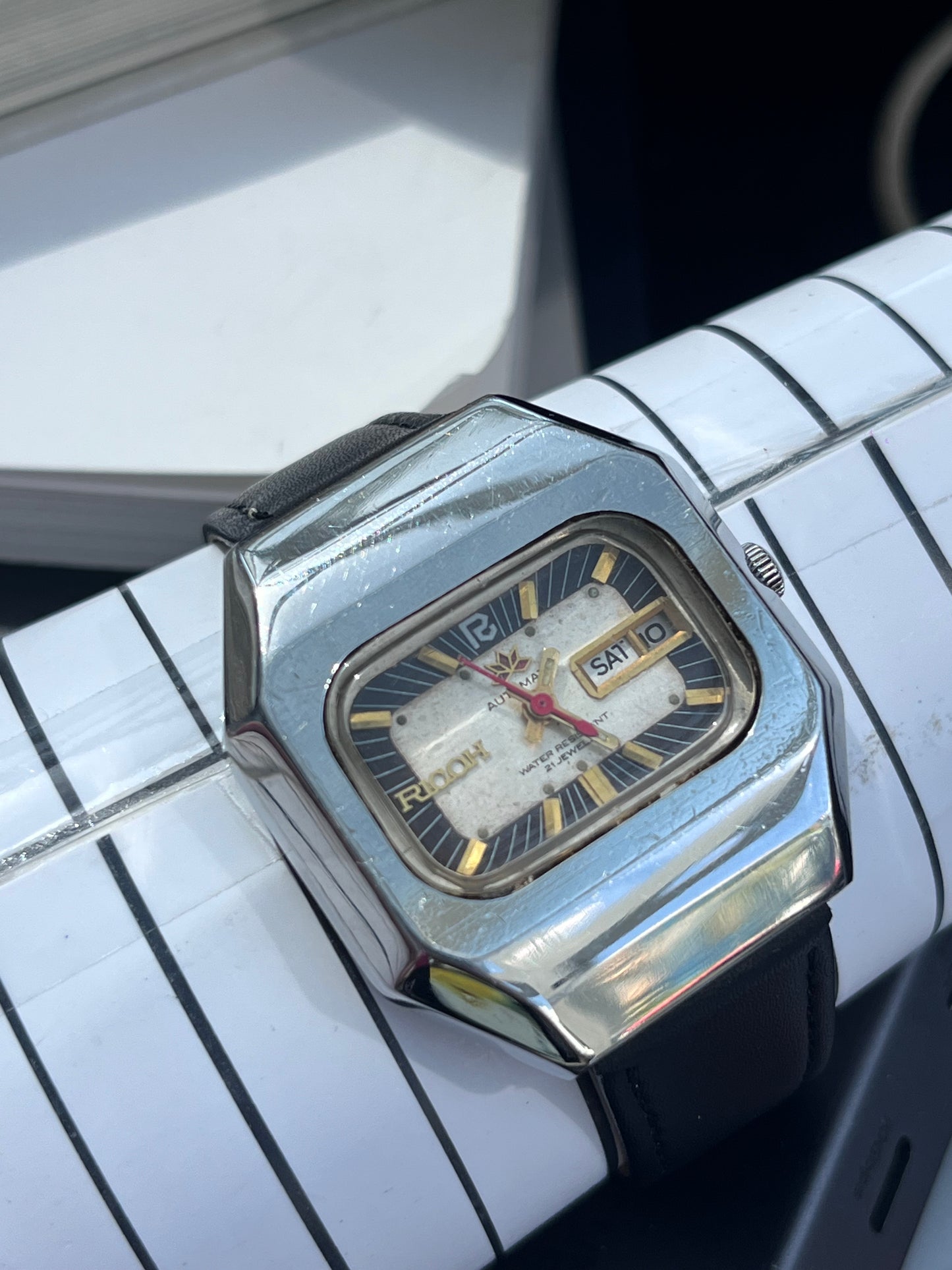 RICOH AUTOMATIC DAY-DATE 21 JEWELS TV SHAPE STAINLESS STEEL JAPAN PRE-LOVED VINTAGE WATCH