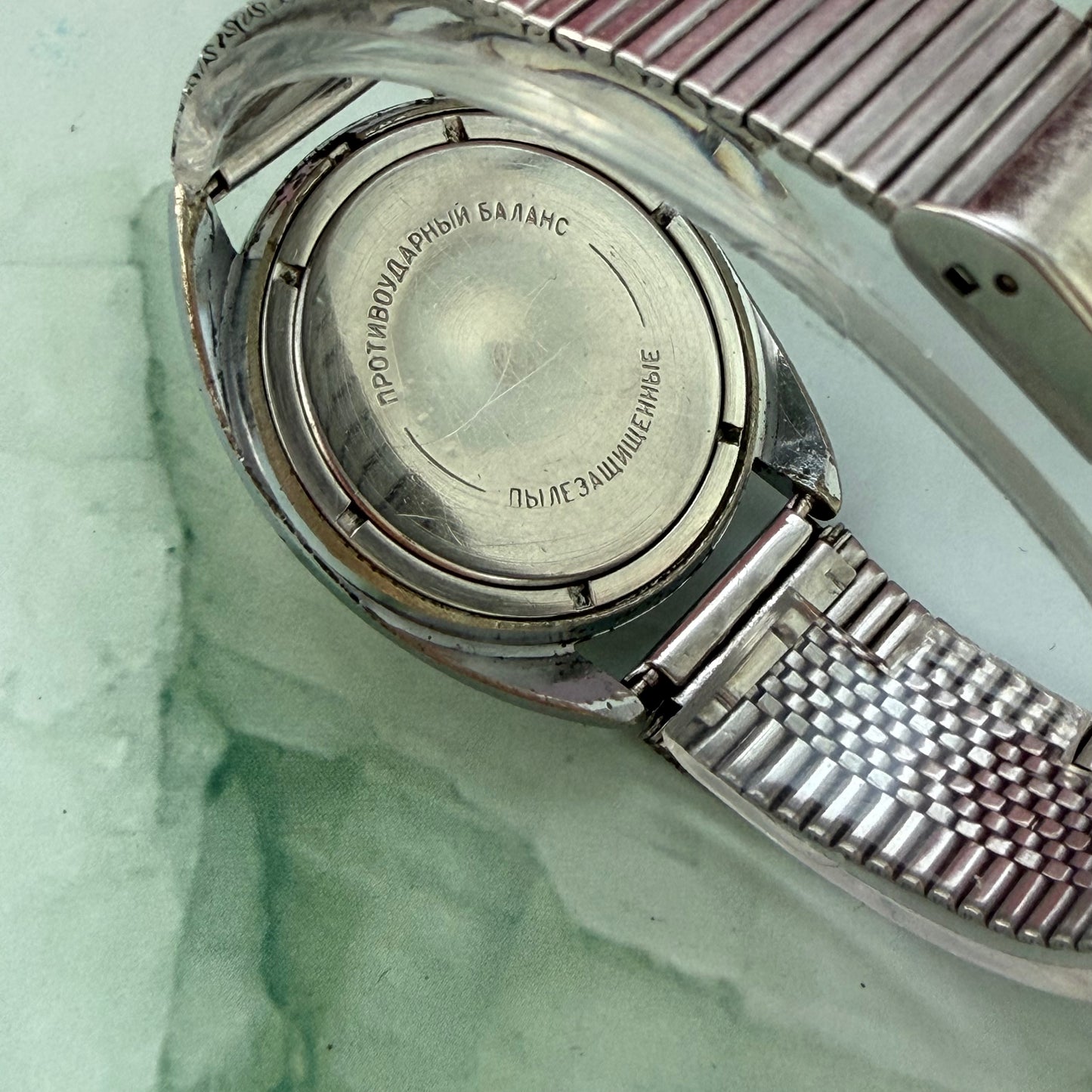 WOSTOK 17 JEWELS MANUAL WINDING USSR PRE-LOVED WATCH