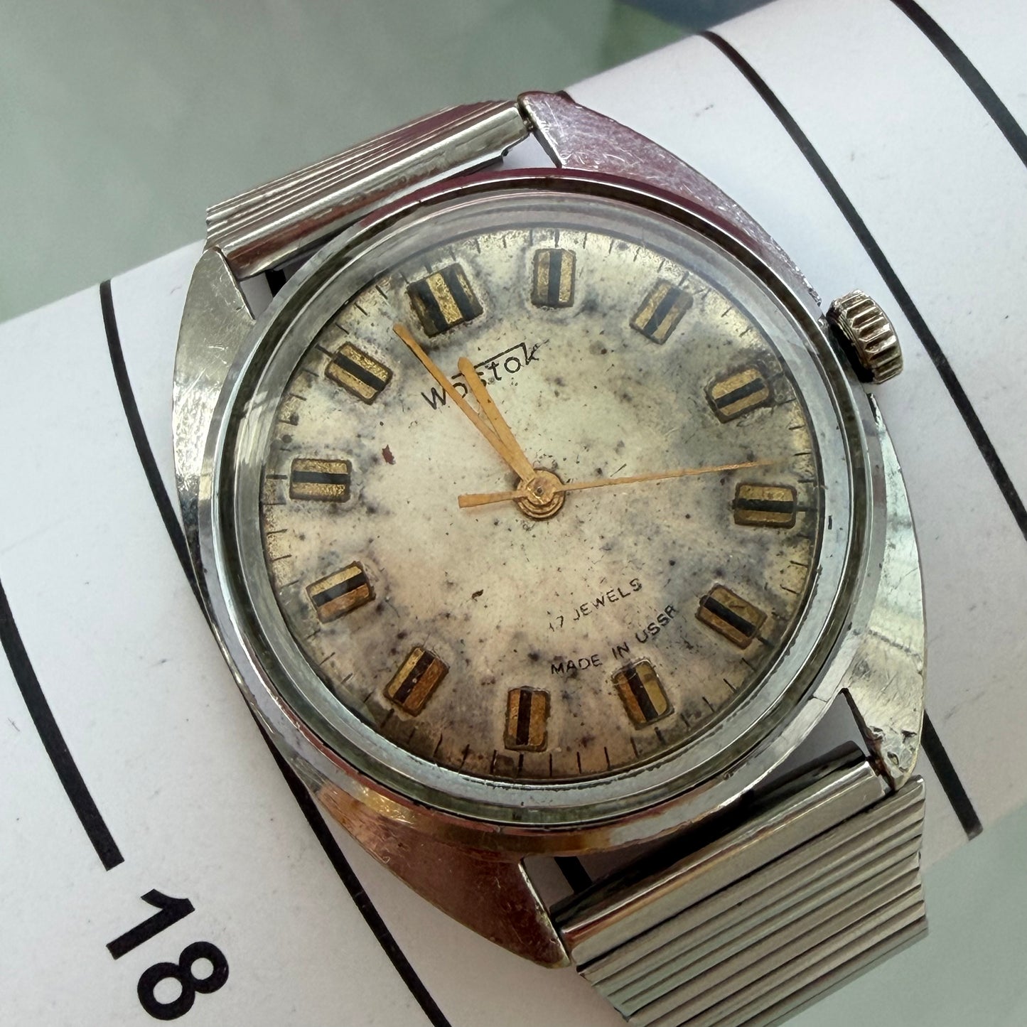 WOSTOK 17 JEWELS MANUAL WINDING USSR PRE-LOVED WATCH