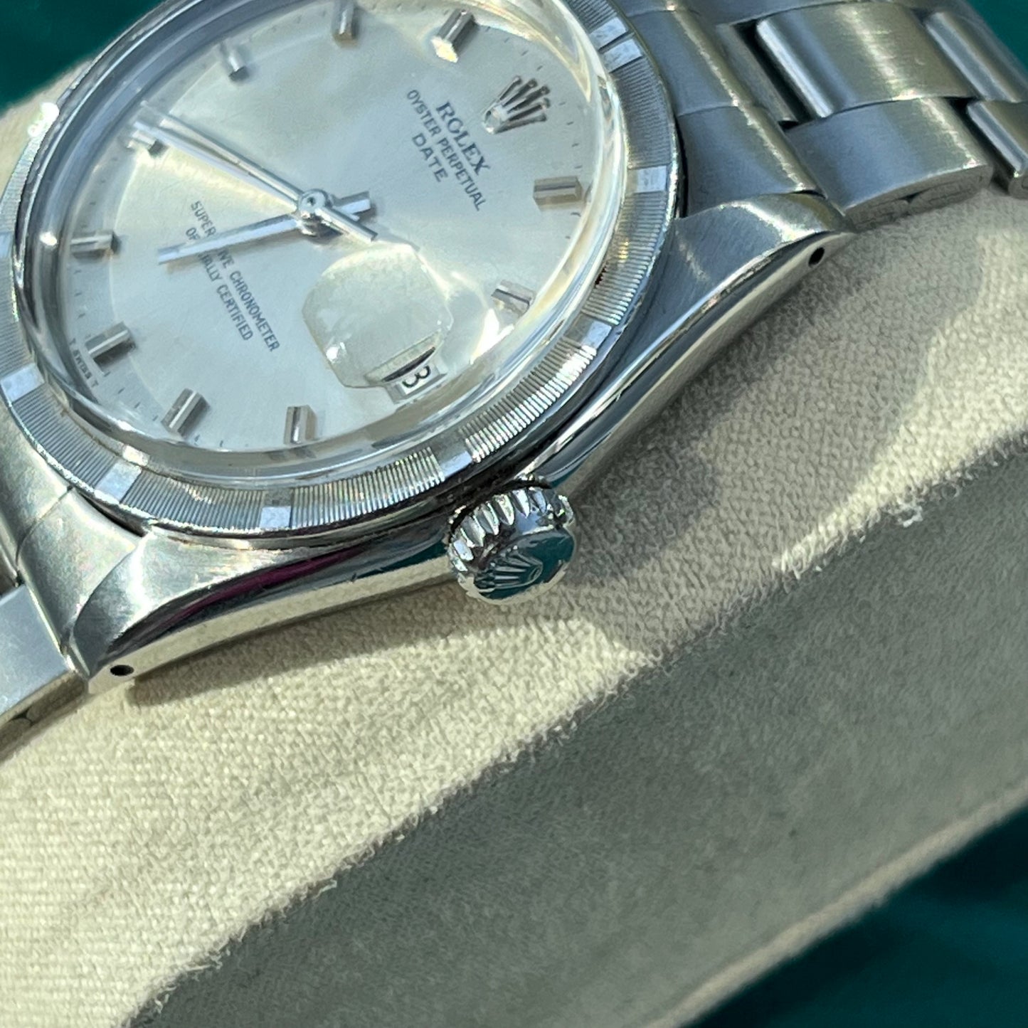 ROLEX OYSTER PERPETUAL DATE 1970s AUTOMATIC CHRONOMETER SWISS PRE-LOVED WATCH