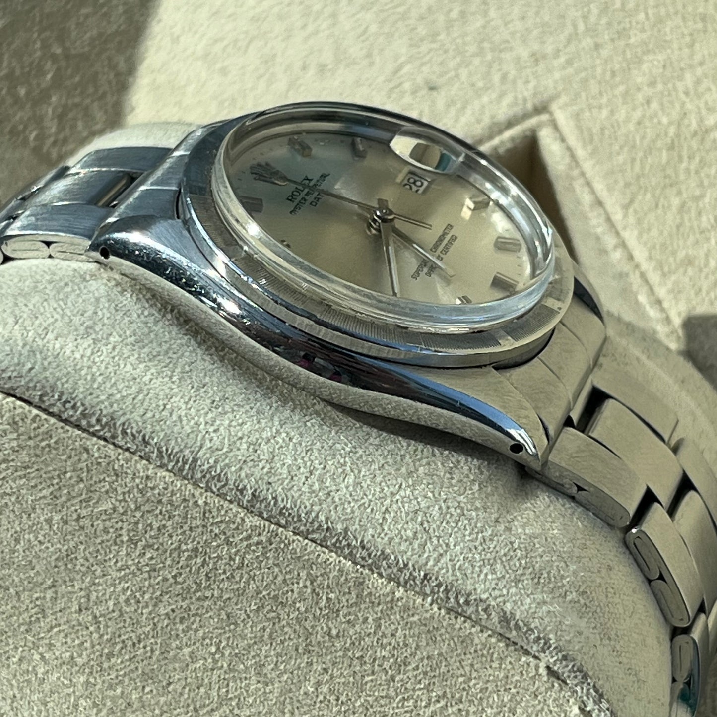 ROLEX OYSTER PERPETUAL DATE 1970s AUTOMATIC CHRONOMETER SWISS PRE-LOVED WATCH