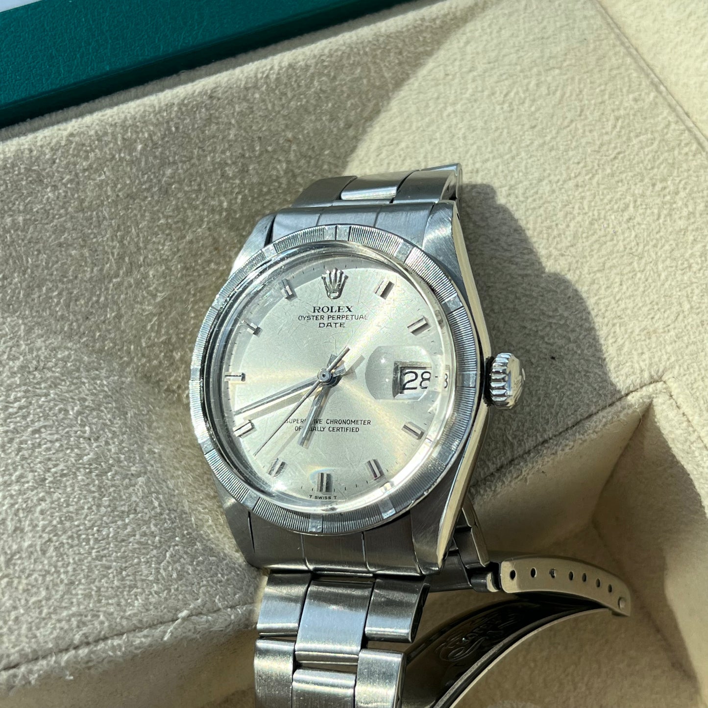 ROLEX OYSTER PERPETUAL DATE 1970s AUTOMATIC CHRONOMETER SWISS PRE-LOVED WATCH