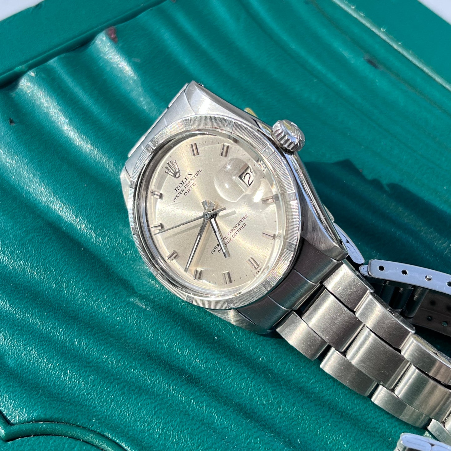 ROLEX OYSTER PERPETUAL DATE 1970s AUTOMATIC CHRONOMETER SWISS PRE-LOVED WATCH