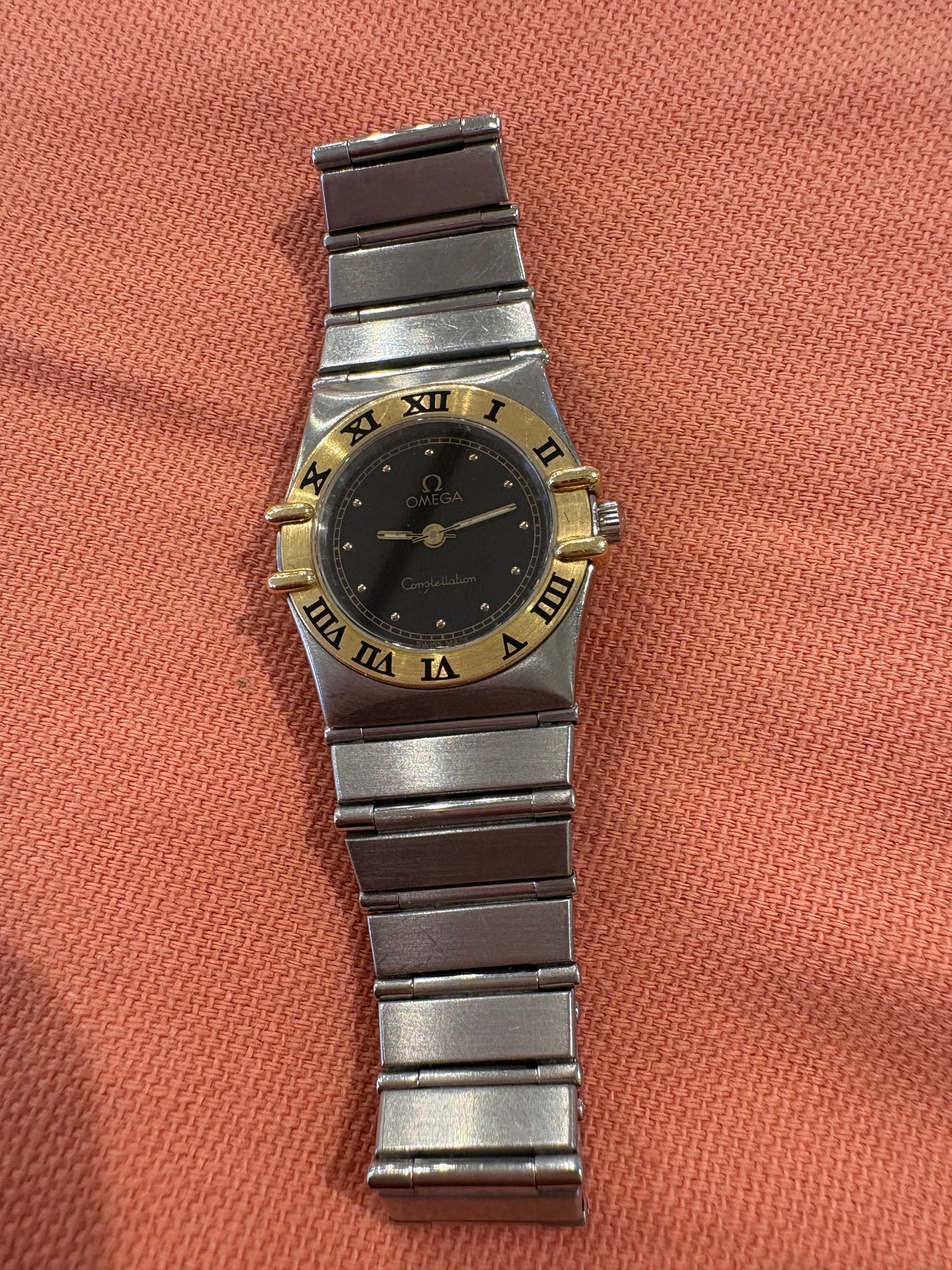 OMEGA CONSTELLATION LADIES 18K SOLID GOLD BEZEL PRELOVED SWISS QUARTZ WATCH