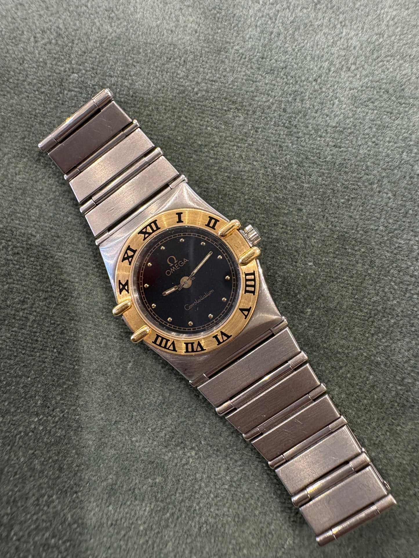OMEGA CONSTELLATION LADIES 18K SOLID GOLD BEZEL PRELOVED SWISS QUARTZ WATCH