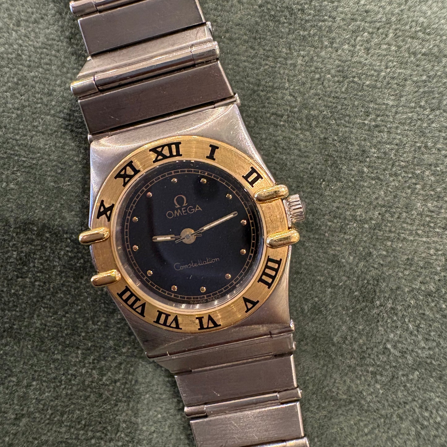 OMEGA CONSTELLATION LADIES 18K SOLID GOLD BEZEL PRELOVED SWISS QUARTZ WATCH
