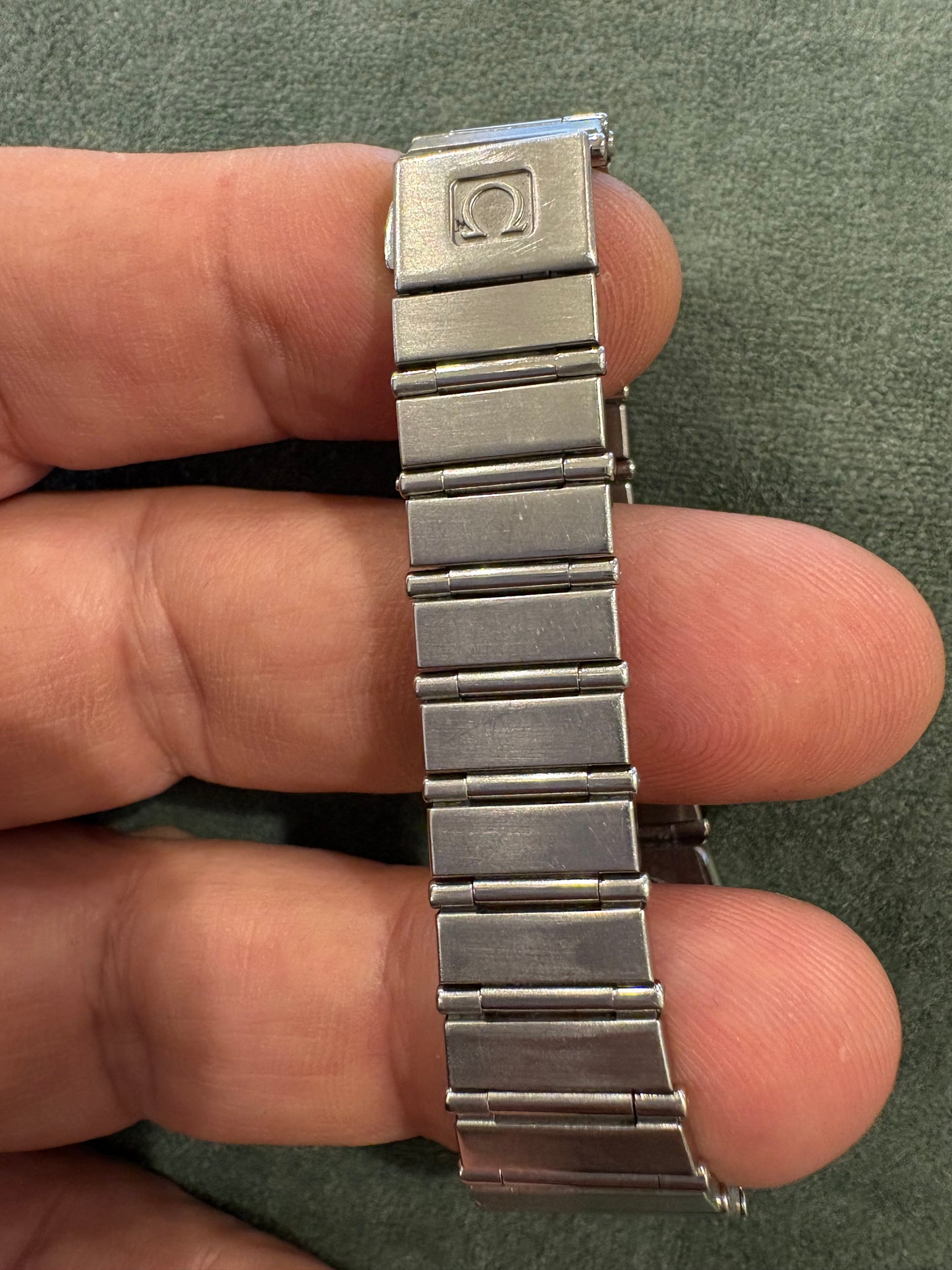 OMEGA CONSTELLATION LADIES 18K SOLID GOLD BEZEL PRELOVED SWISS QUARTZ WATCH