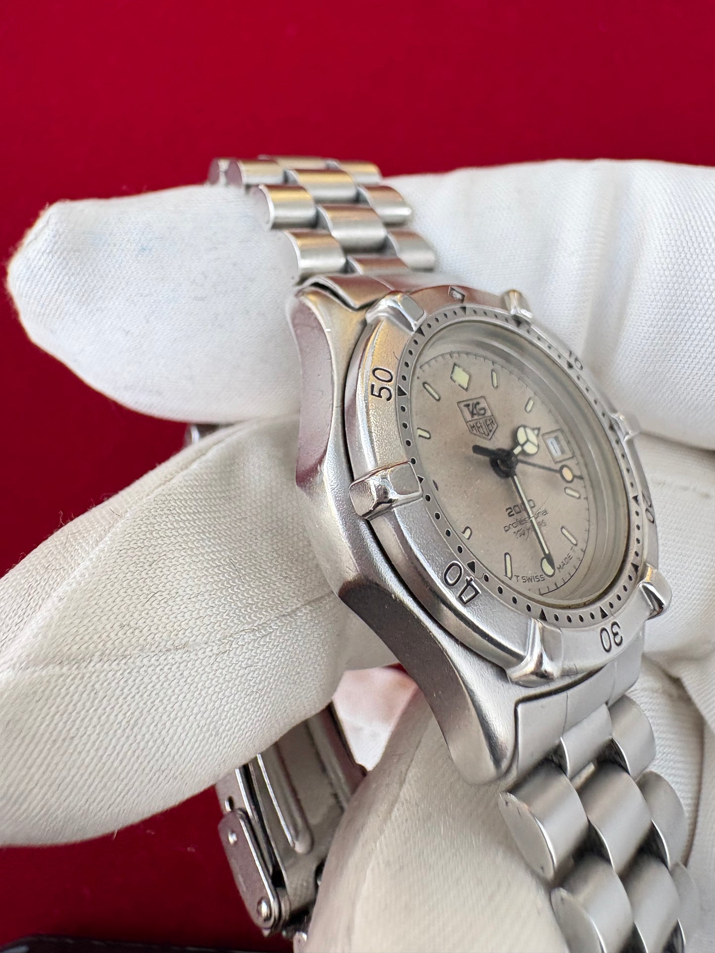 TAG HEUER PROFESSIONAL 2000 LADIES PREOWNED QUARTZ SWISS DIVER WATCH