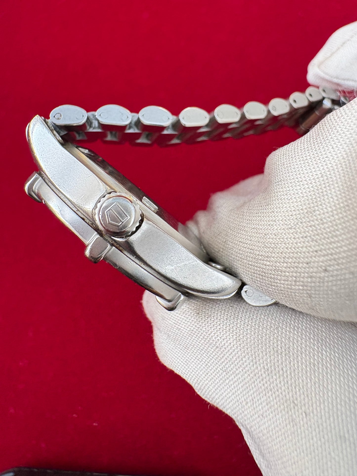 TAG HEUER PROFESSIONAL 2000 LADIES PREOWNED QUARTZ SWISS DIVER WATCH