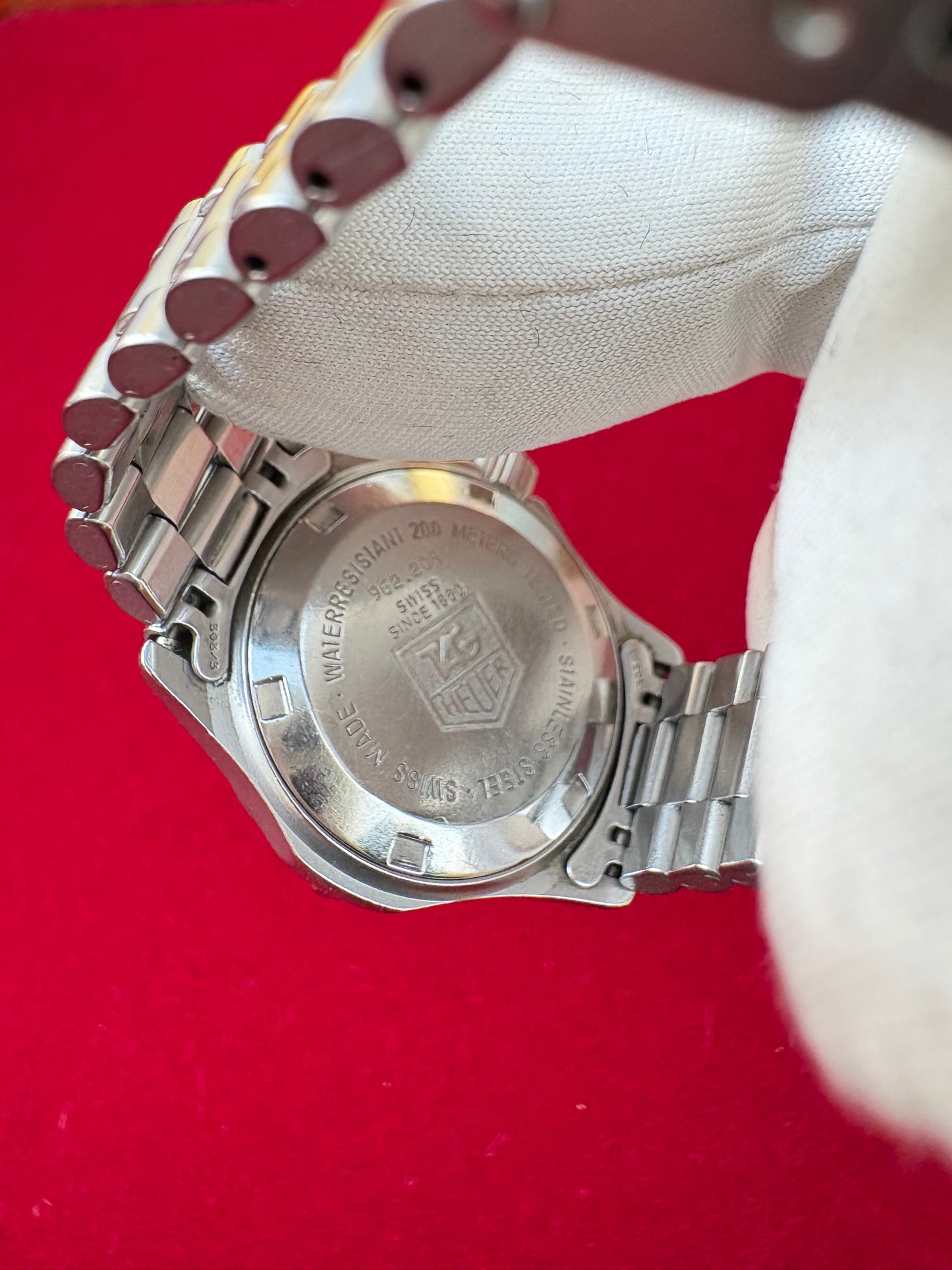 TAG HEUER PROFESSIONAL 2000 LADIES PREOWNED QUARTZ SWISS DIVER WATCH