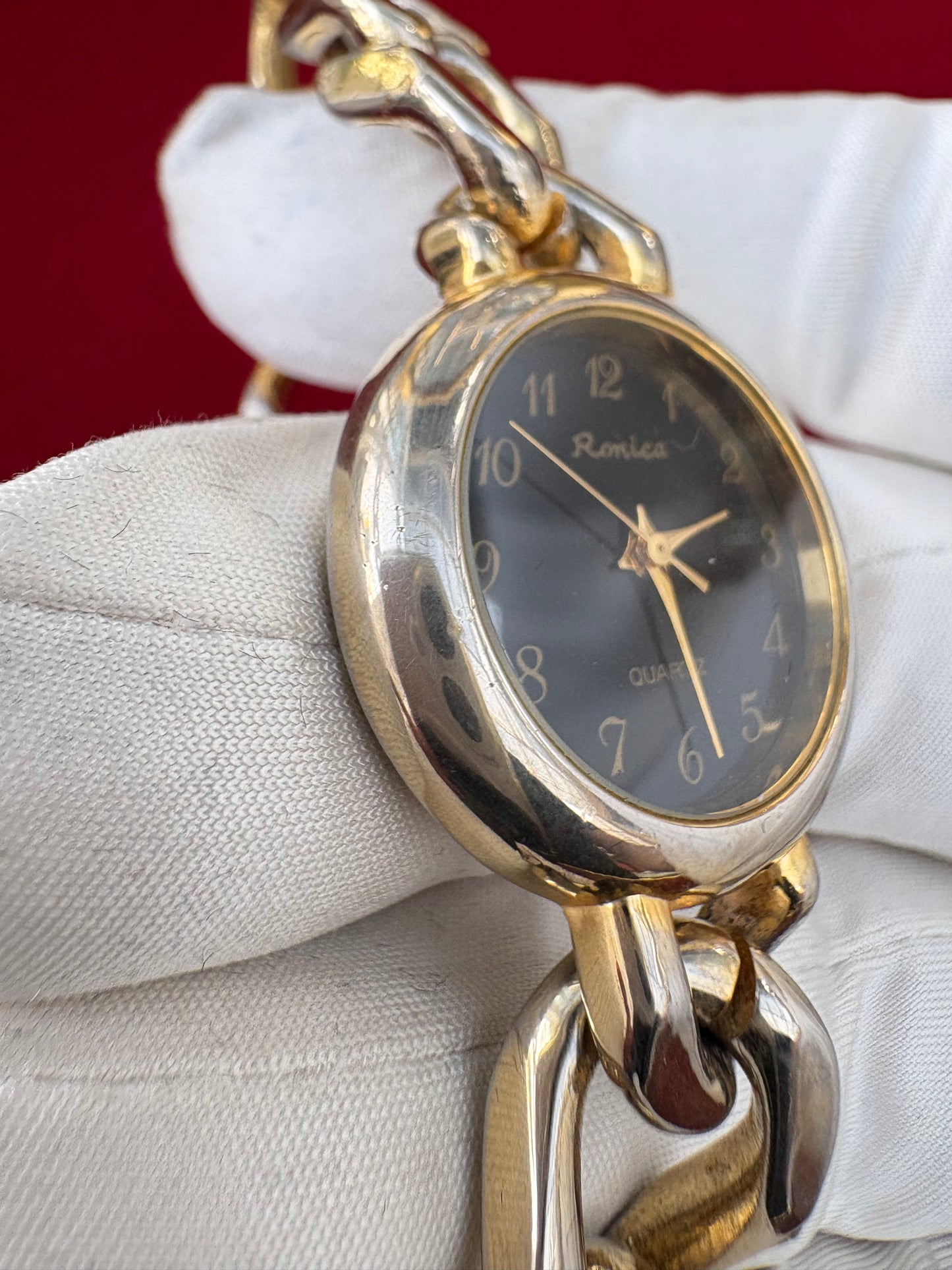 RONICA LADIES VINTAGE IN CHAINS QUARTZ WATCH HONG KONG