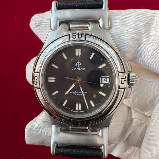 ZODIAC DIVER SWISS QUARTZ PREOWNED WATCH