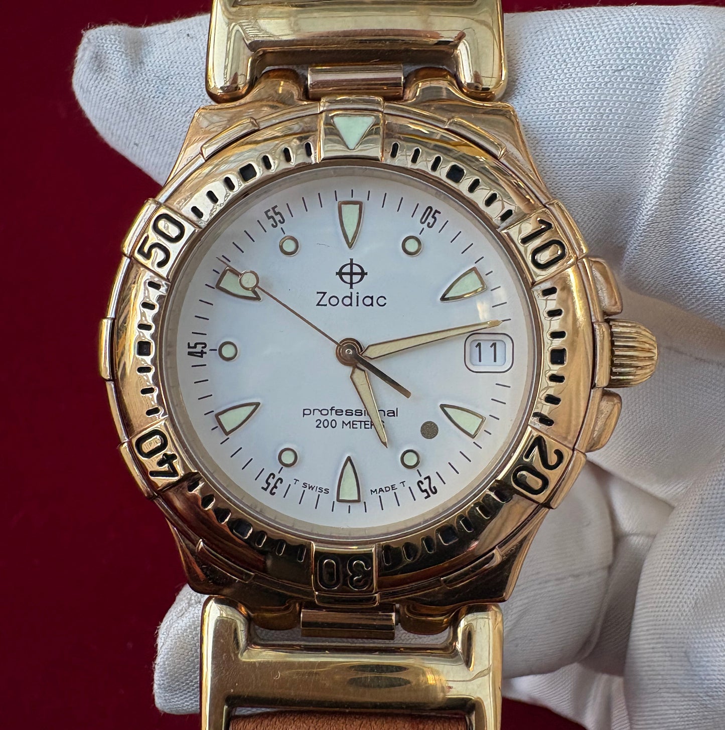 ZODIAC DIVER NEVER-USED SWISS GOLD-PLATED QUARTZ PREOWNED WATCH