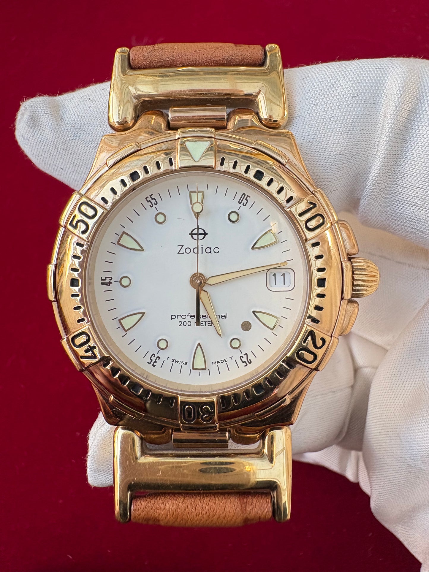 ZODIAC DIVER NEVER-USED SWISS GOLD-PLATED QUARTZ PREOWNED WATCH