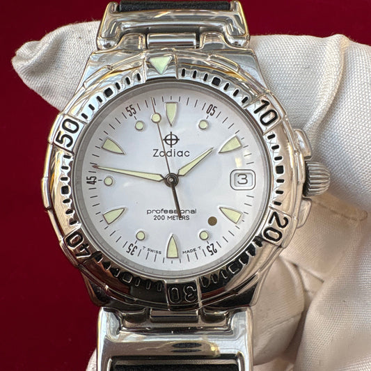 ZODIAC DIVER SWISS QUARTZ PREOWNED WATCH