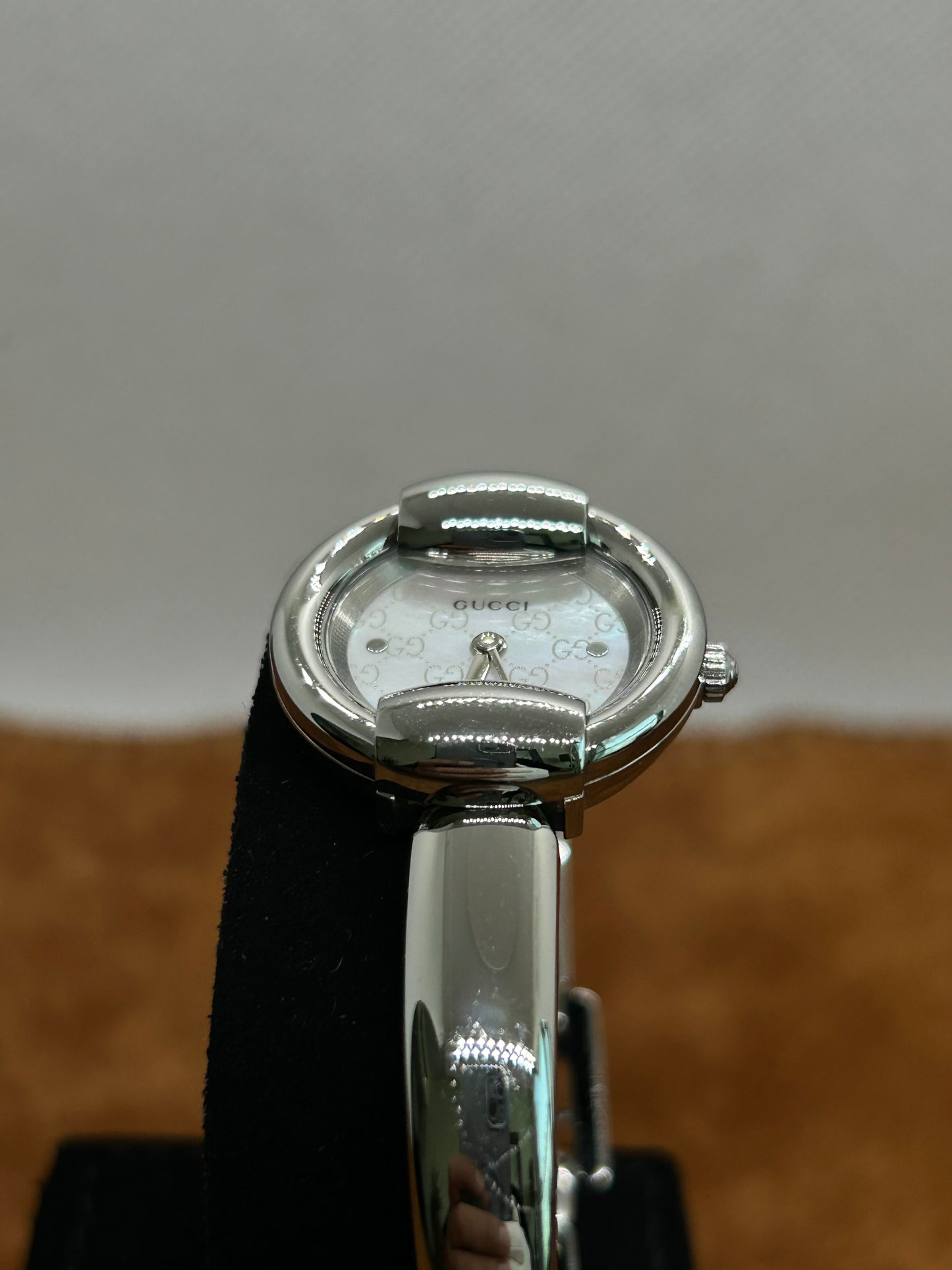 GUCCI LADY MOTHER-OF-PEARL DIAL QUARTZ SWISS