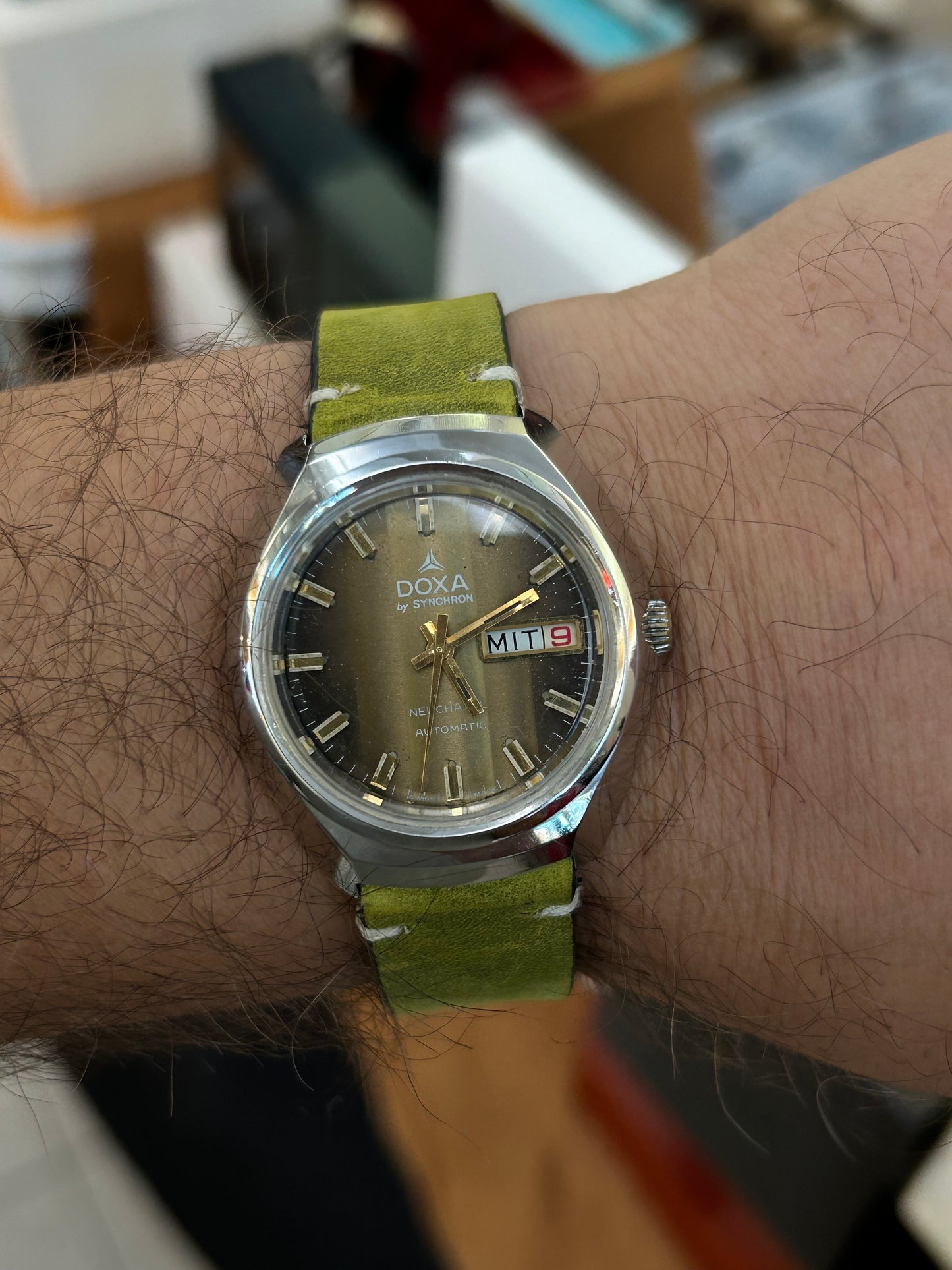 DOXA AUTOMATIC GRADED DIAL 1970s SWISS