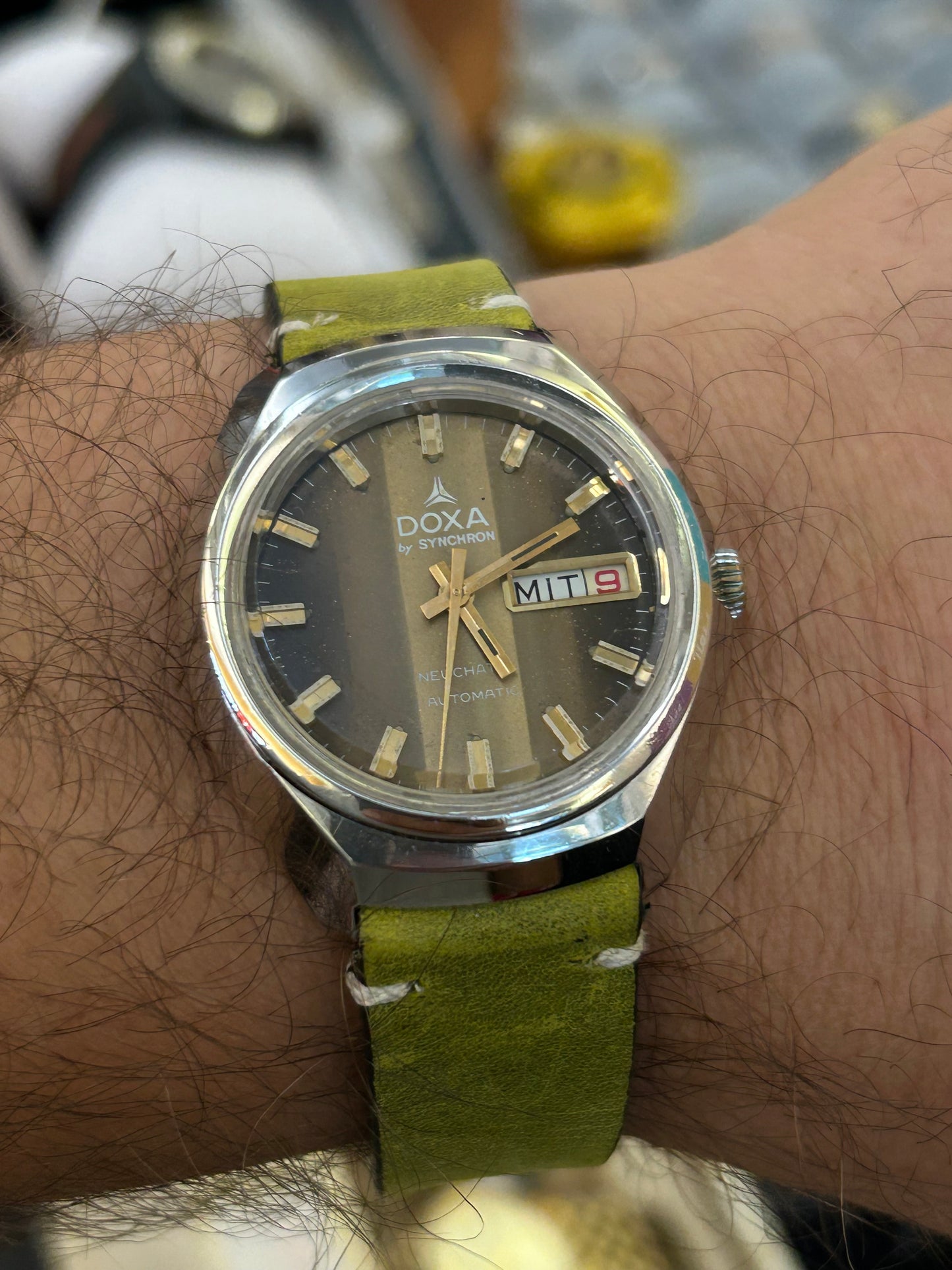 DOXA AUTOMATIC GRADED DIAL 1970s SWISS