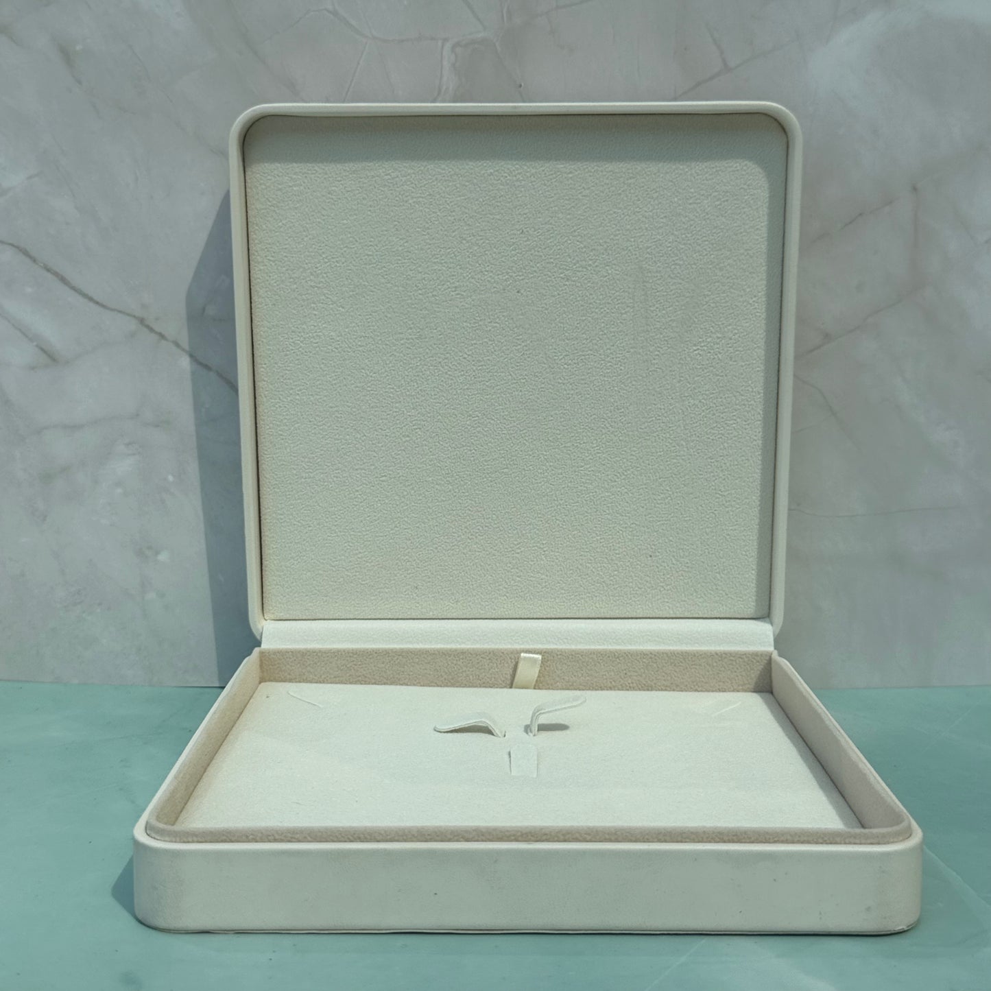WHITE UNIVERSAL JEWELRY GIFT BOX