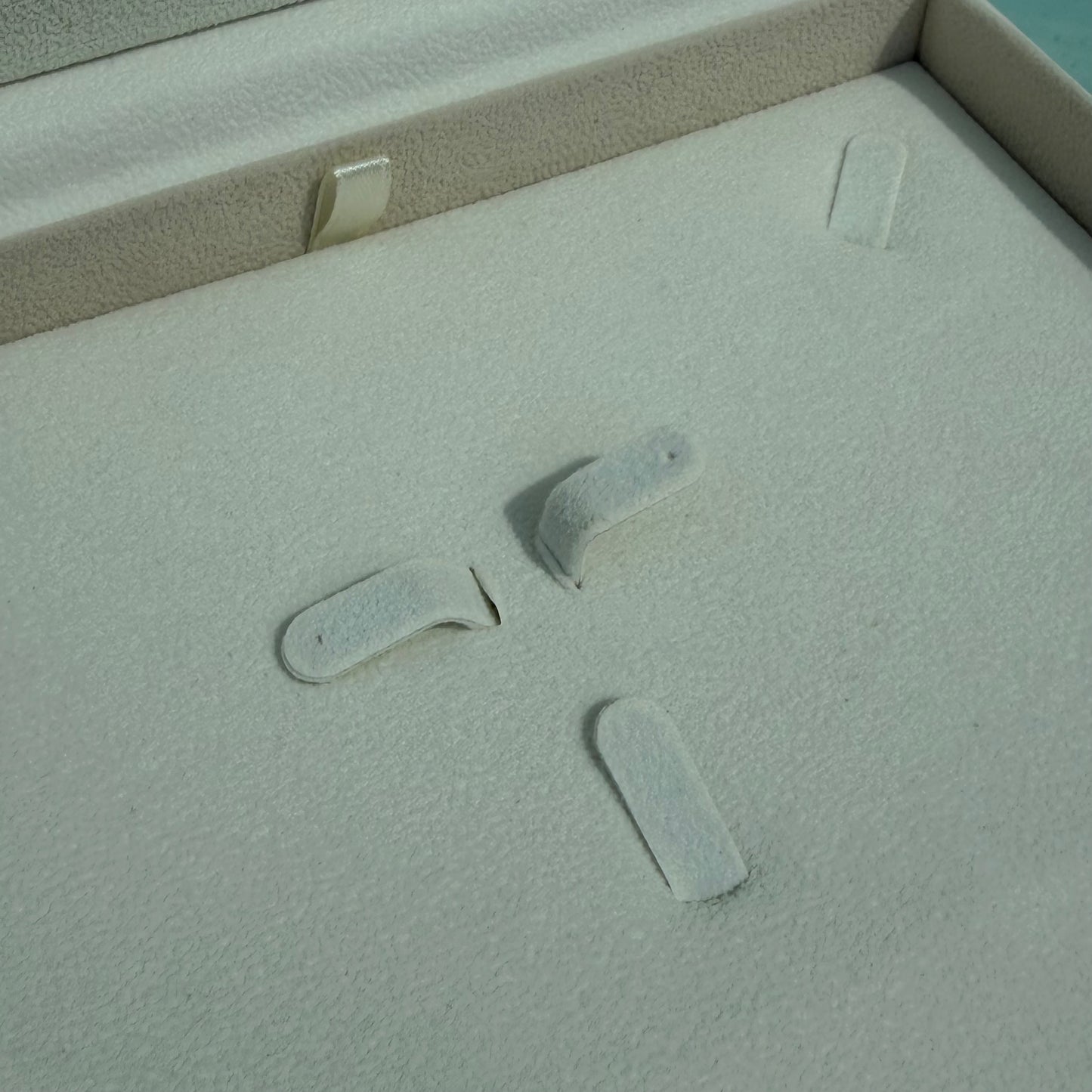 WHITE UNIVERSAL JEWELRY GIFT BOX