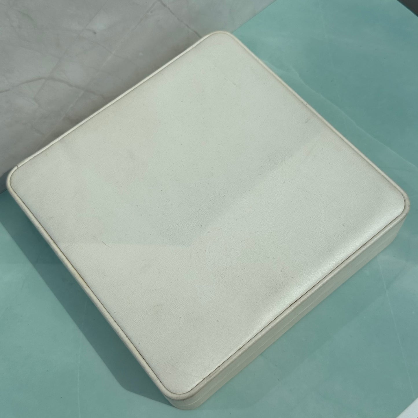 WHITE UNIVERSAL JEWELRY GIFT BOX