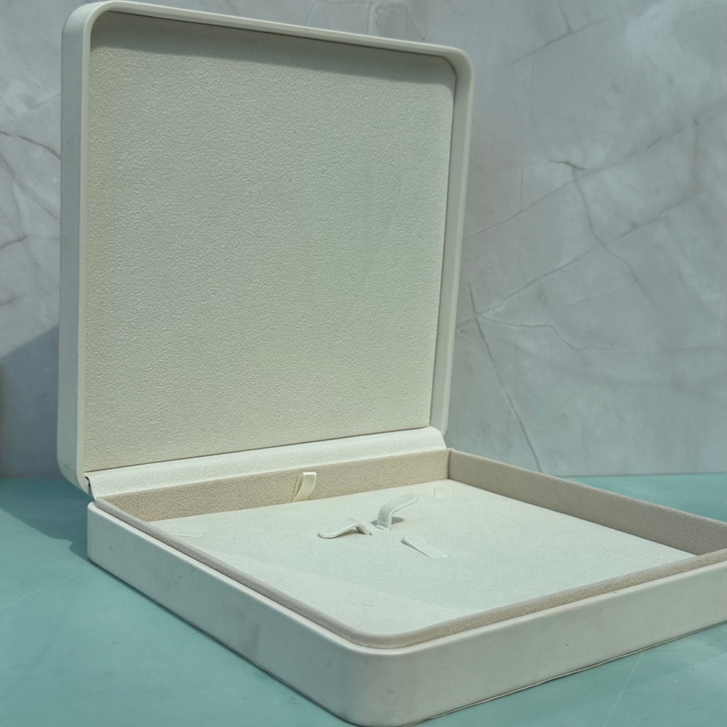 WHITE UNIVERSAL JEWELRY GIFT BOX