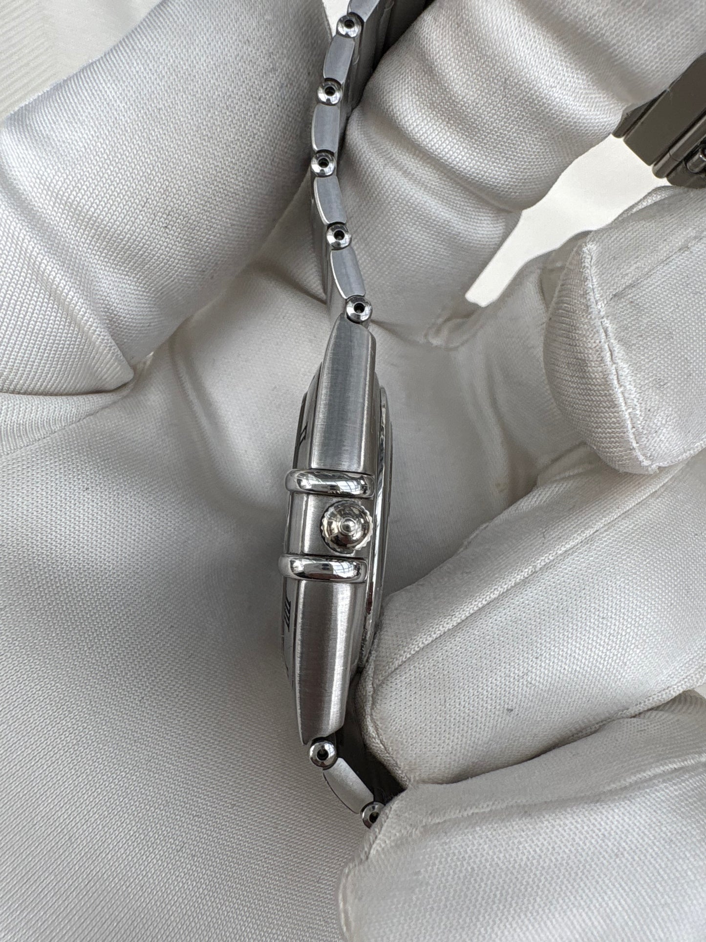 OMEGA CONSTELLATION 1990s PREOWNED QUARTZ SWISS WATCH