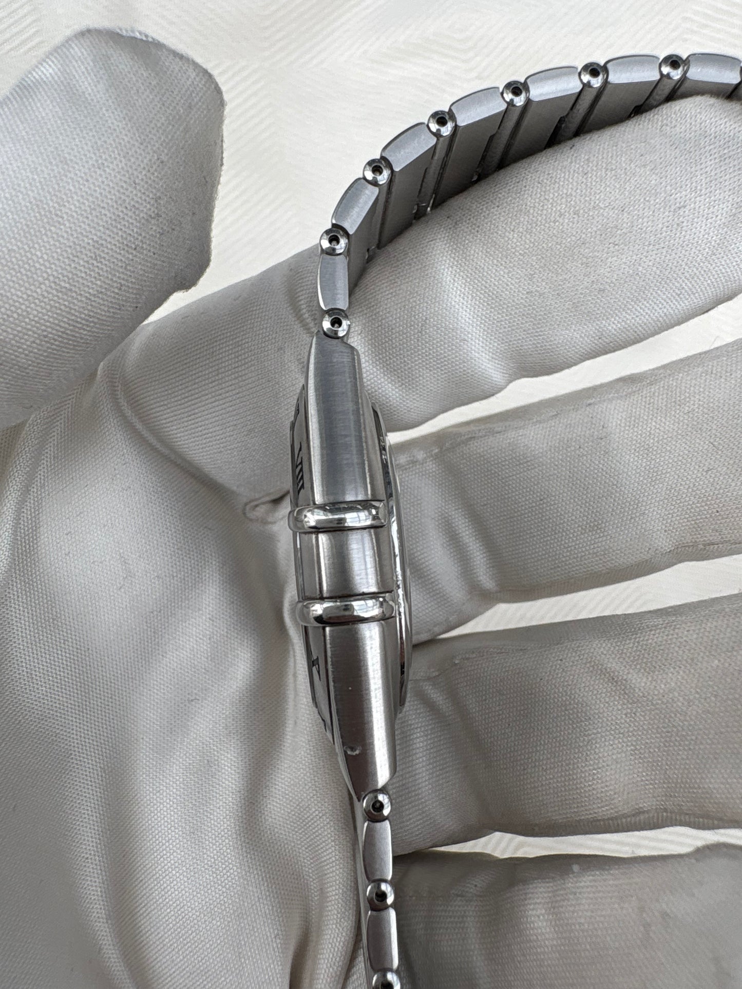 OMEGA CONSTELLATION 1990s PREOWNED QUARTZ SWISS WATCH