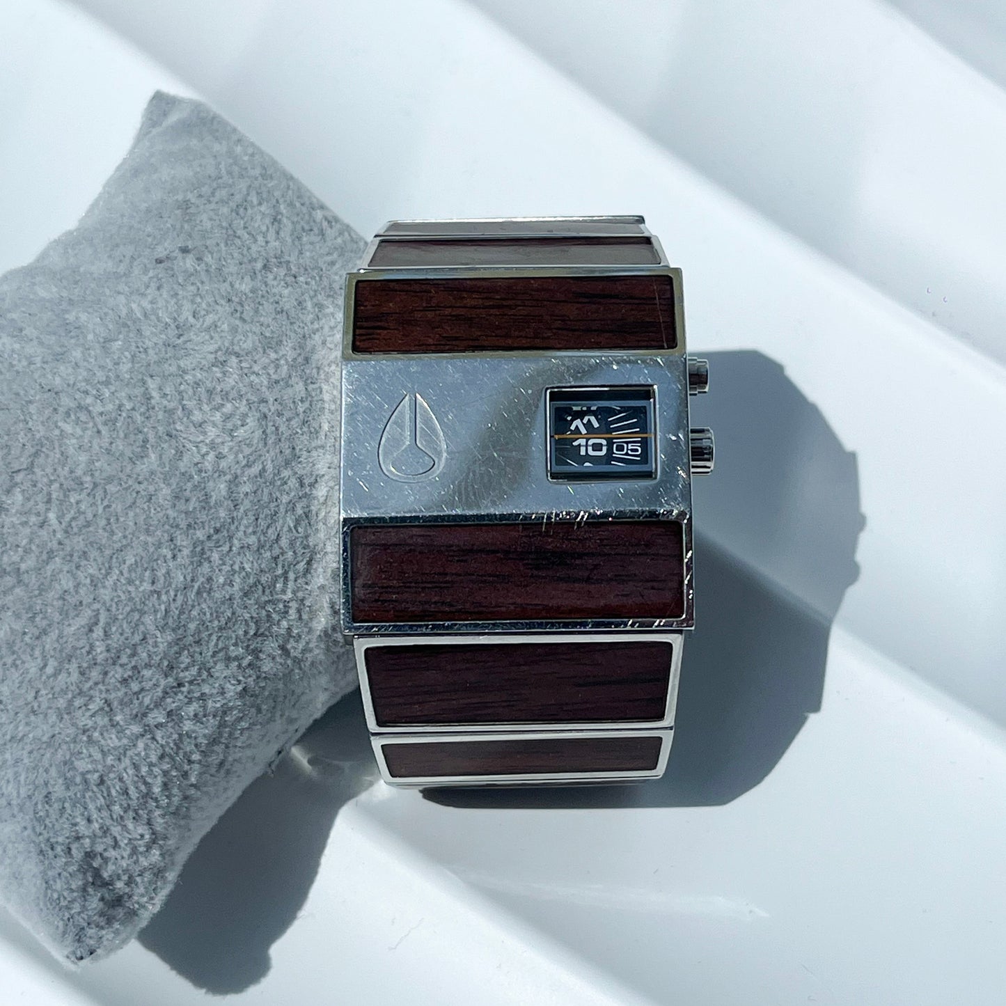 NIXON STEEL QUARTZ USA DESIGN PRELOVED WATCH