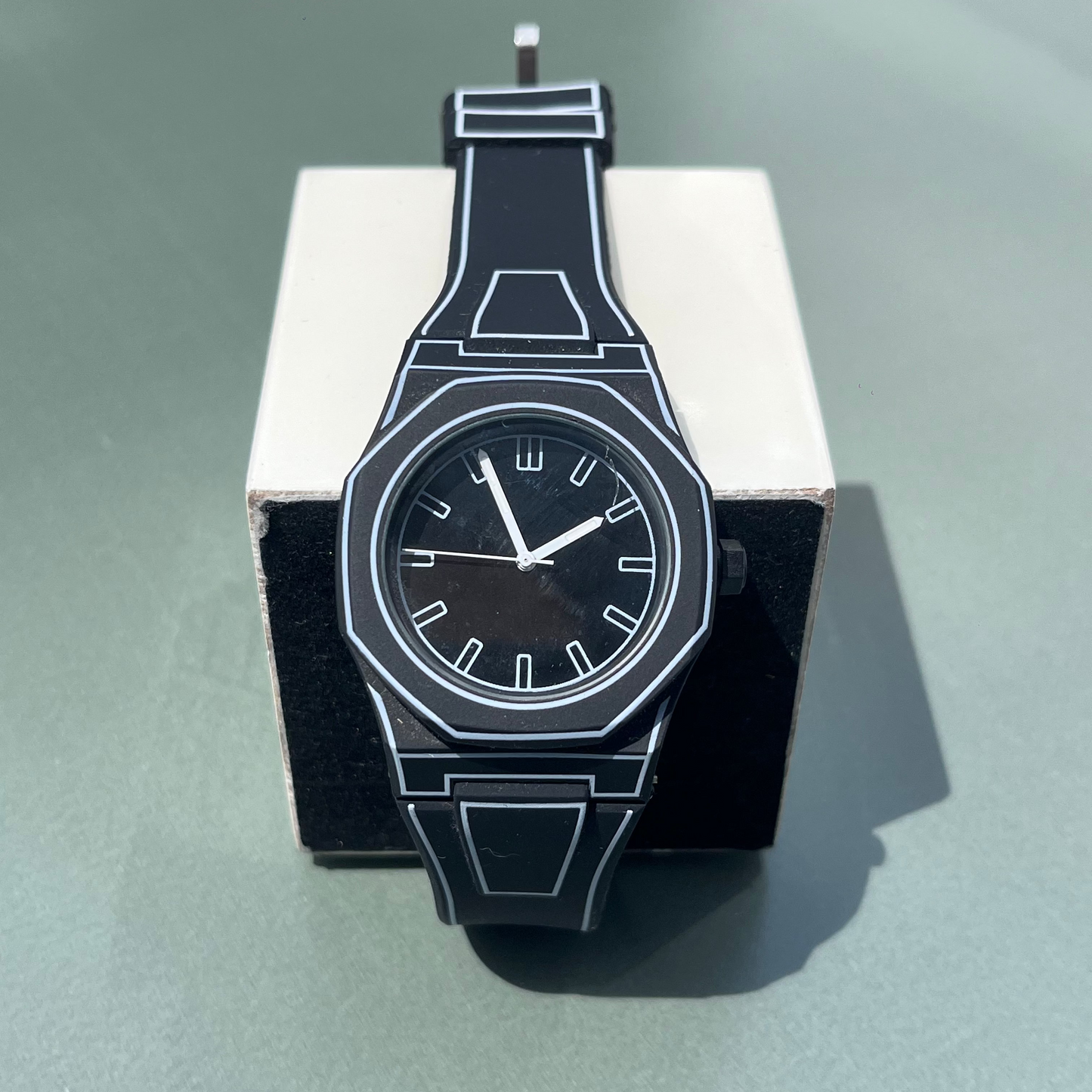 BLACK SKETCH OUTLINE RESIN QUARTZ FASHION BRAND NEW WATCH