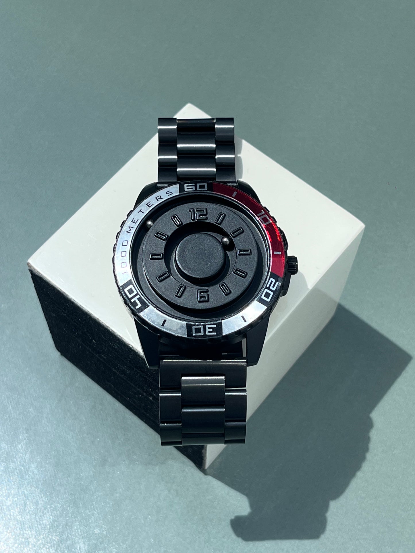 BLACK RED DIVER STYLE BALL DISPLAY MAGNETIC QUARTZ BRAND NEW FASHION WATCH