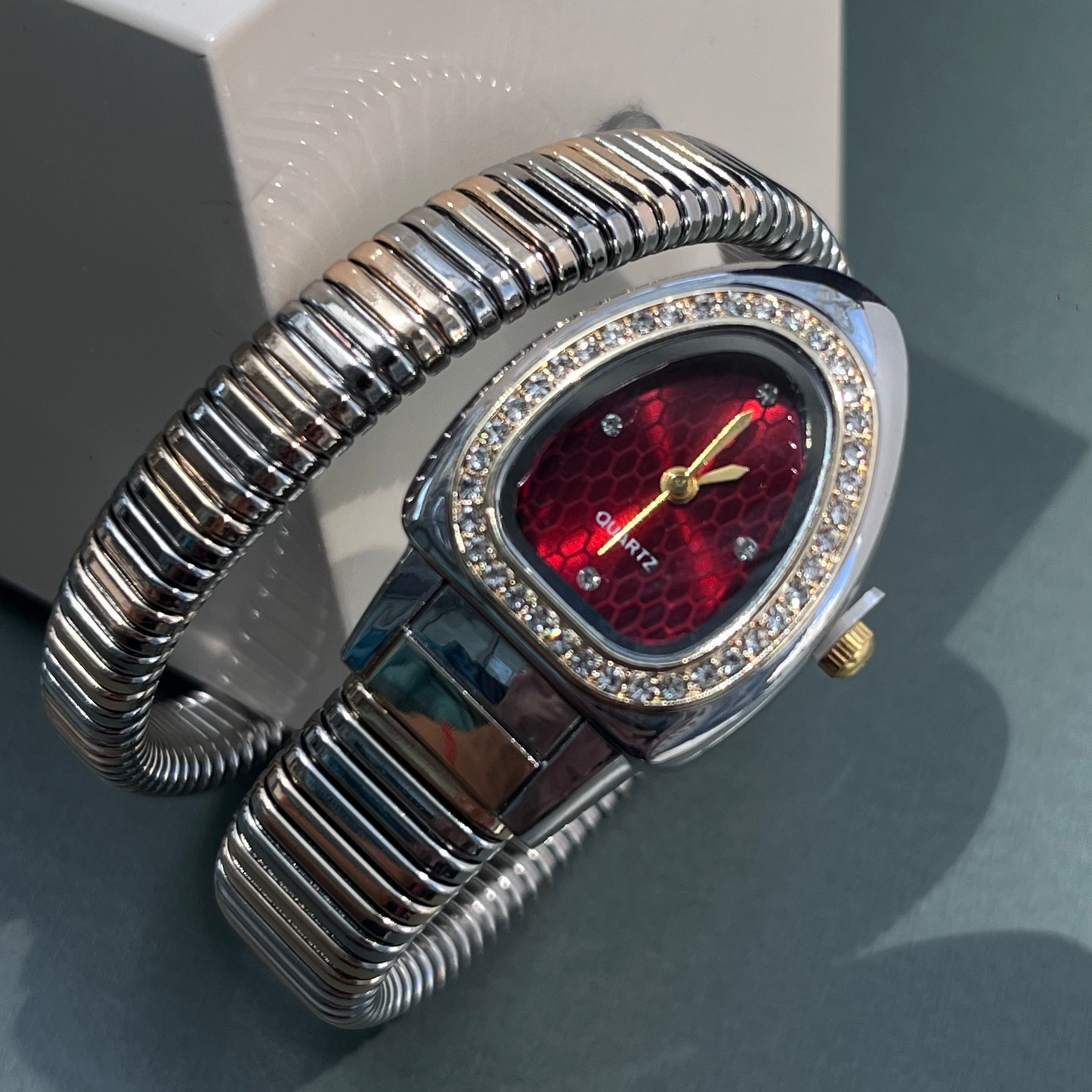 GOLD PLATED QUARTZ BRAND NEW SNAKE FASHION BANGLE WATCH